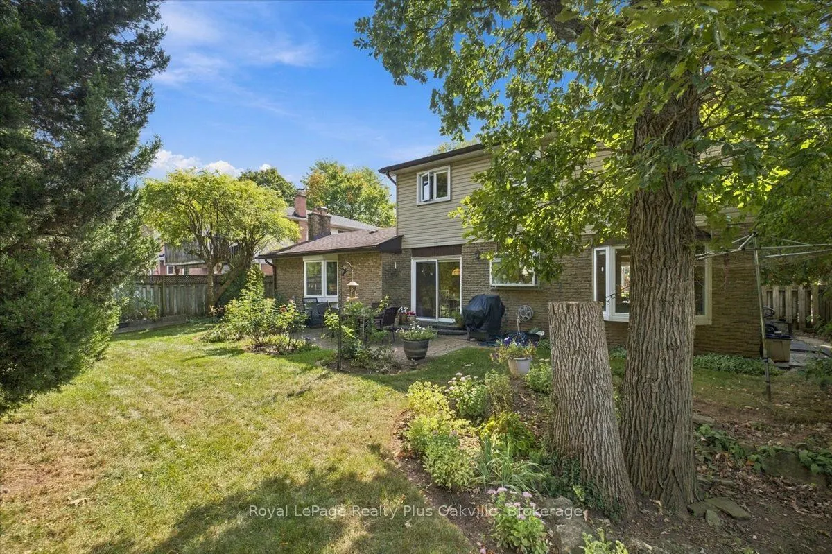2507 Woburn Crescent