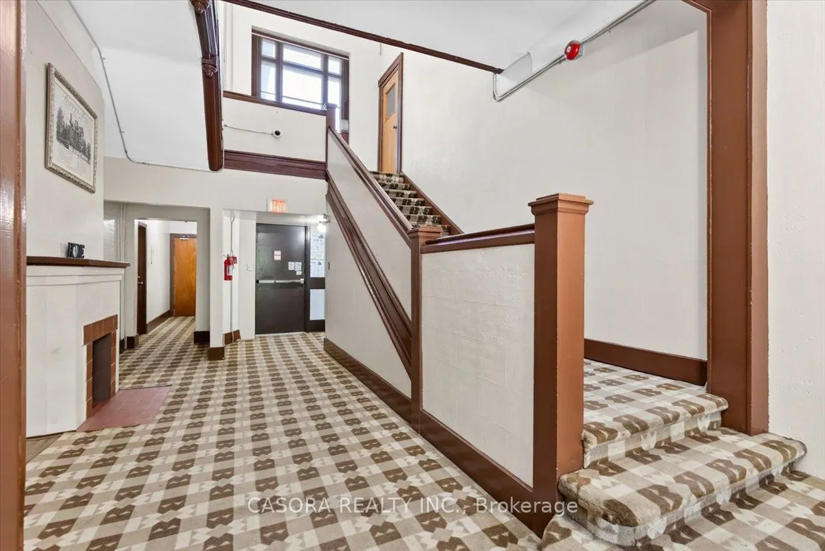 139 Main Street S