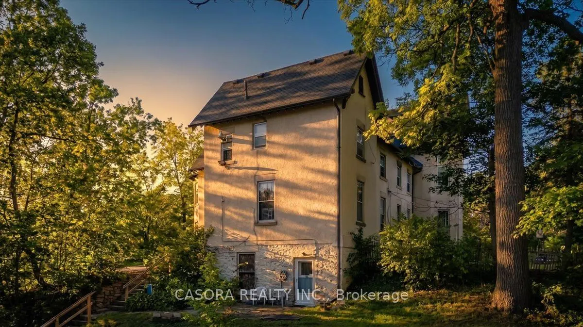 139 Main Street S