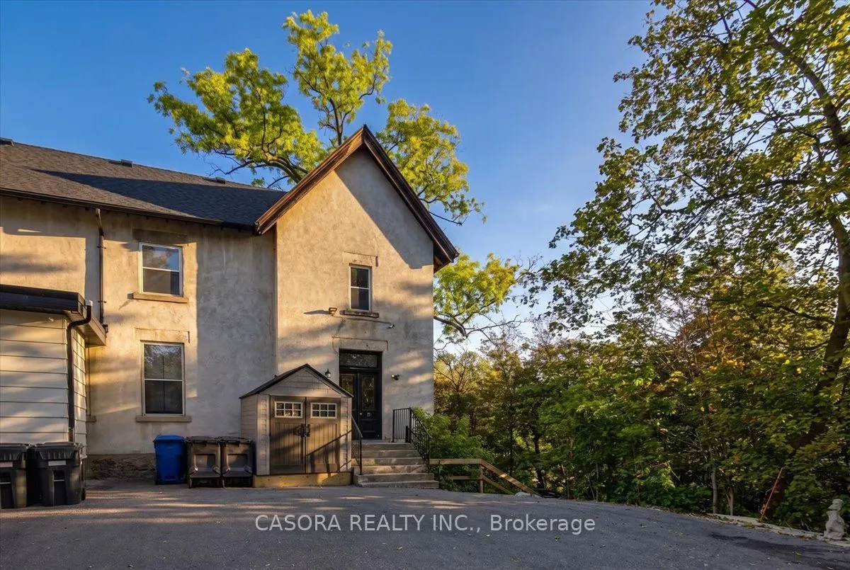139 Main Street S