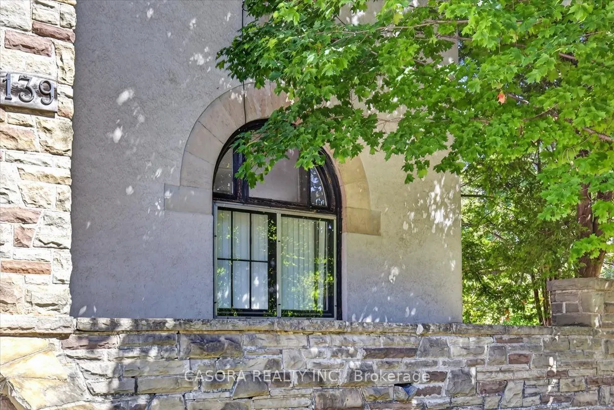 139 Main Street S
