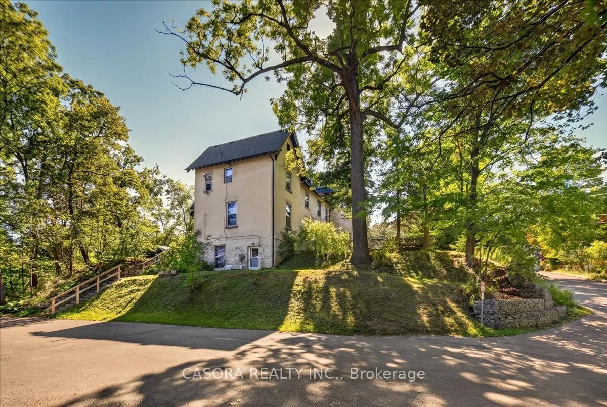139 Main Street S