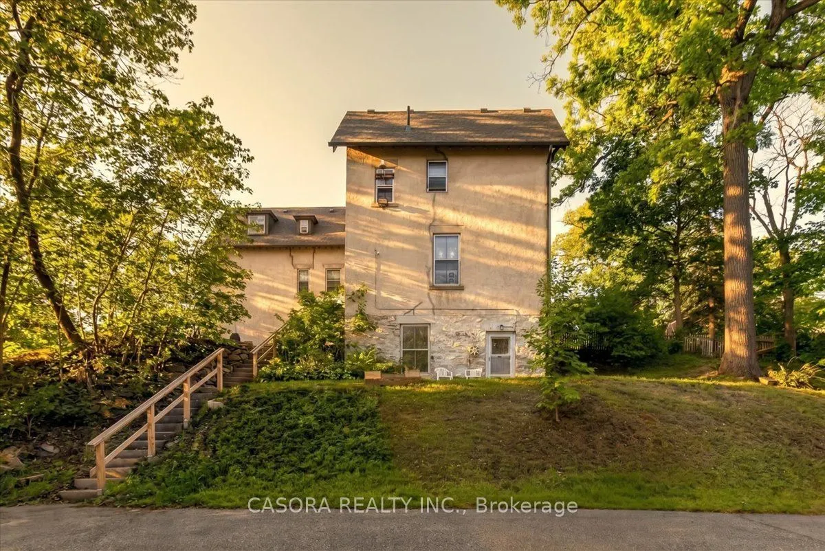 139 Main Street S