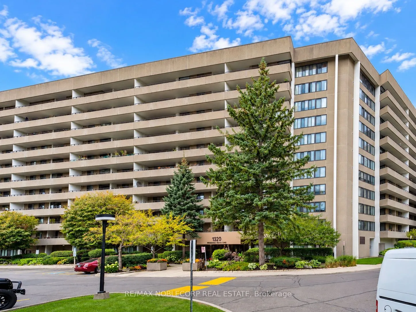 1320 Mississauga Valley #405