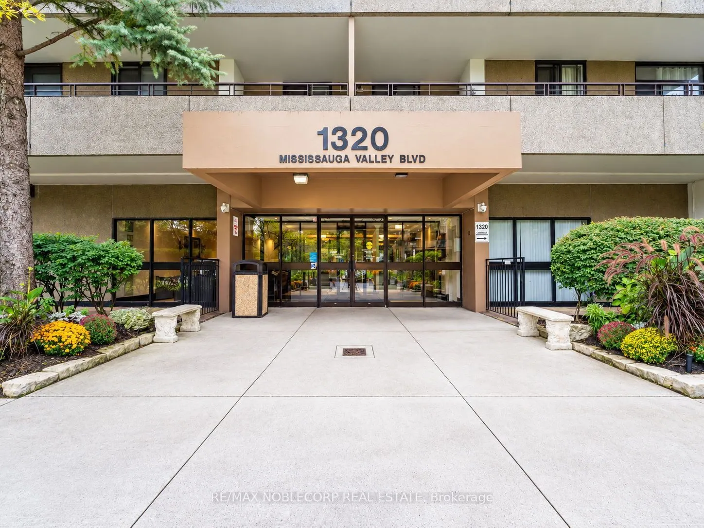 1320 Mississauga Valley #405