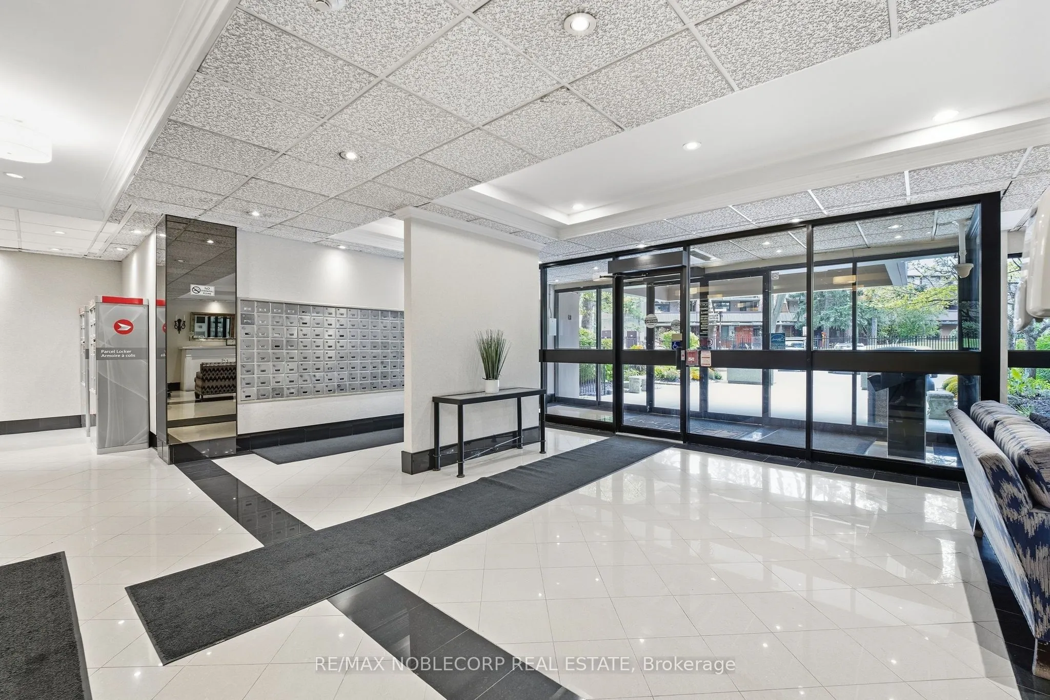 1320 Mississauga Valley #405