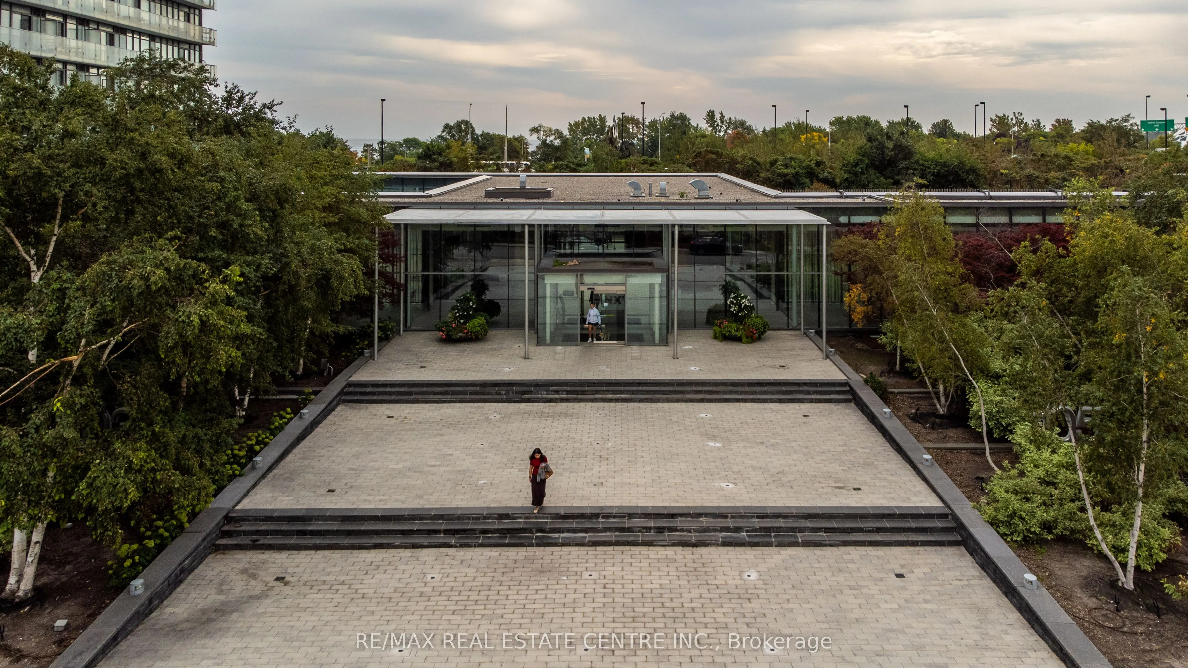 103 The Queensway #912