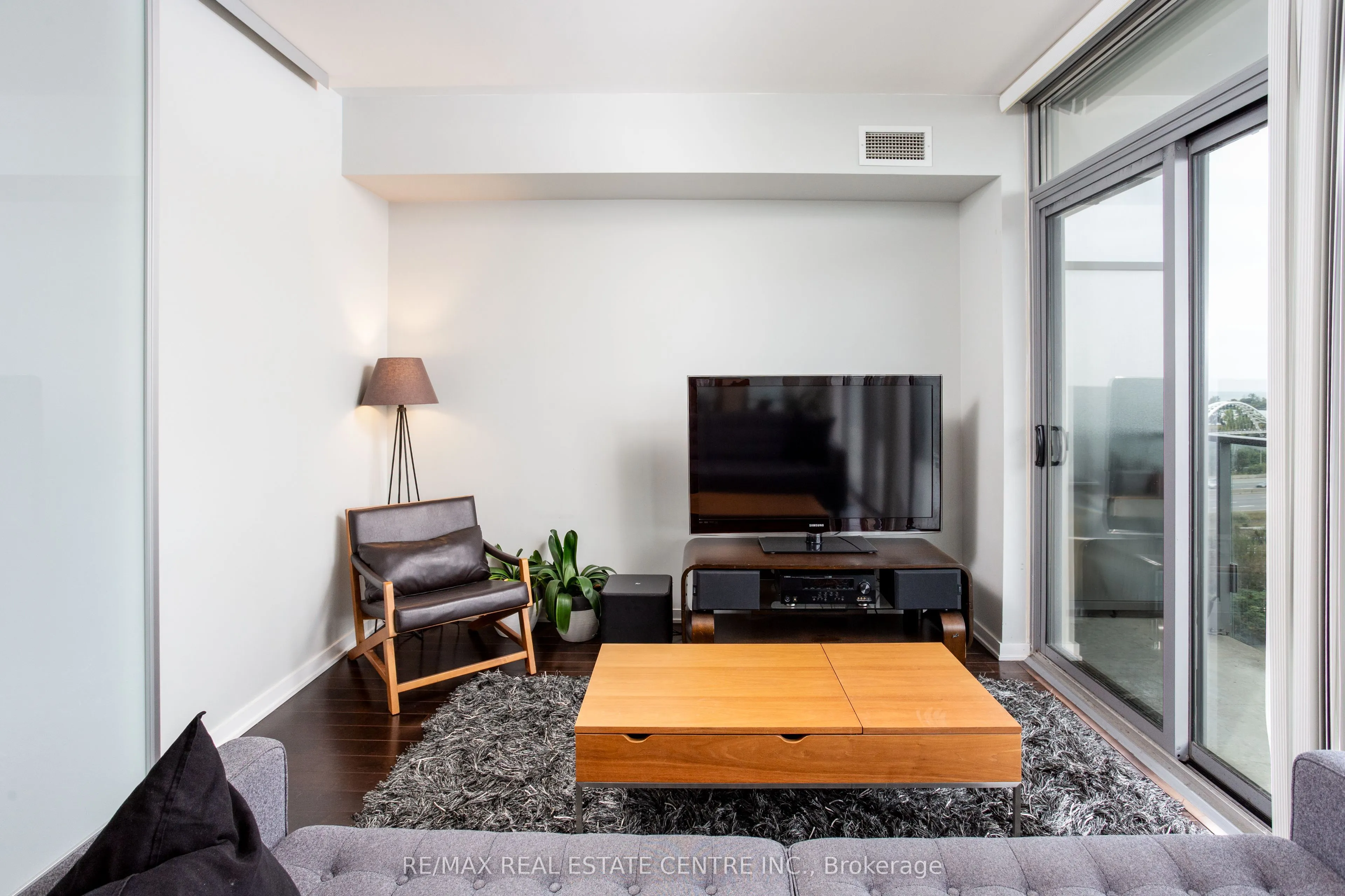 103 The Queensway #912