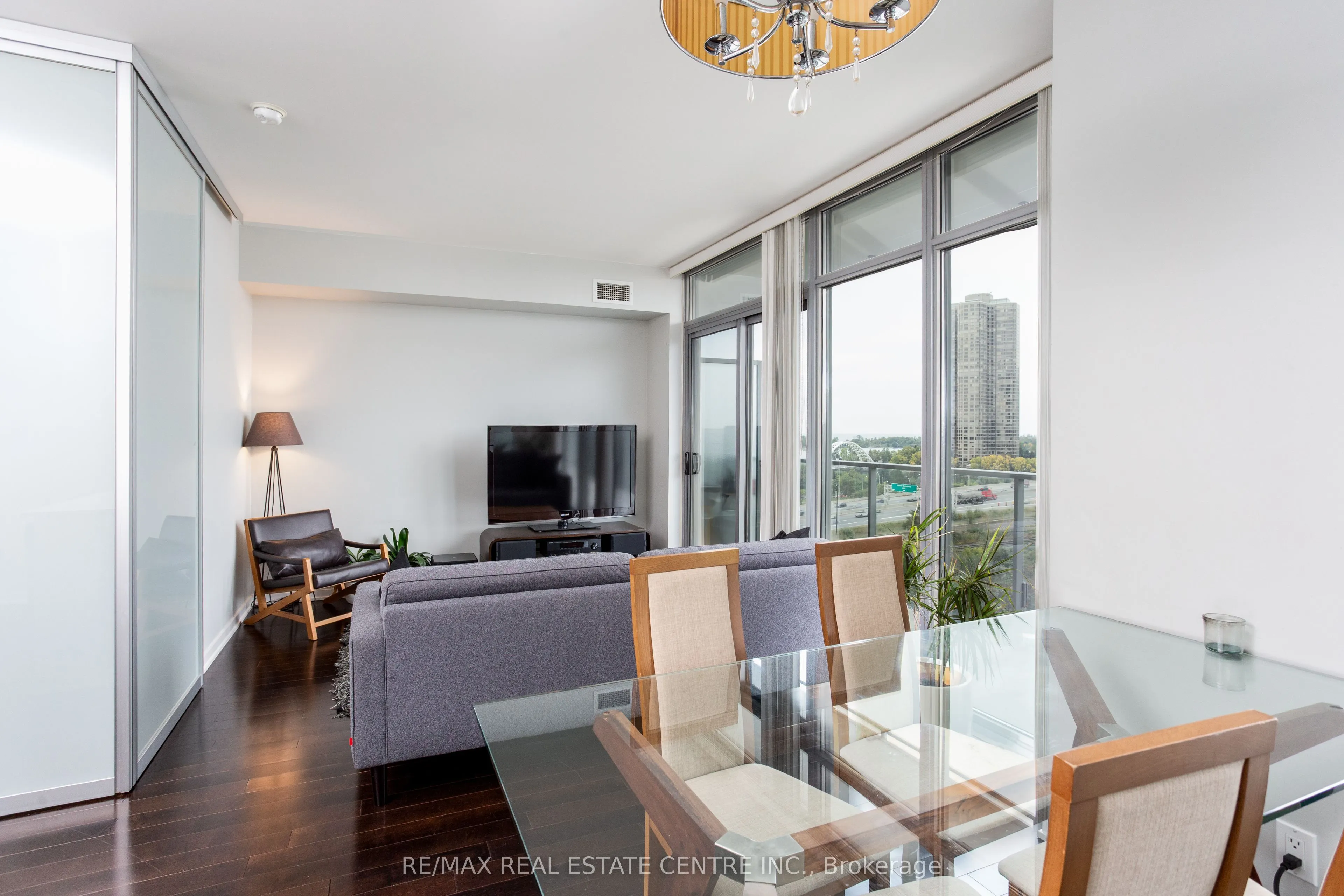 103 The Queensway #912