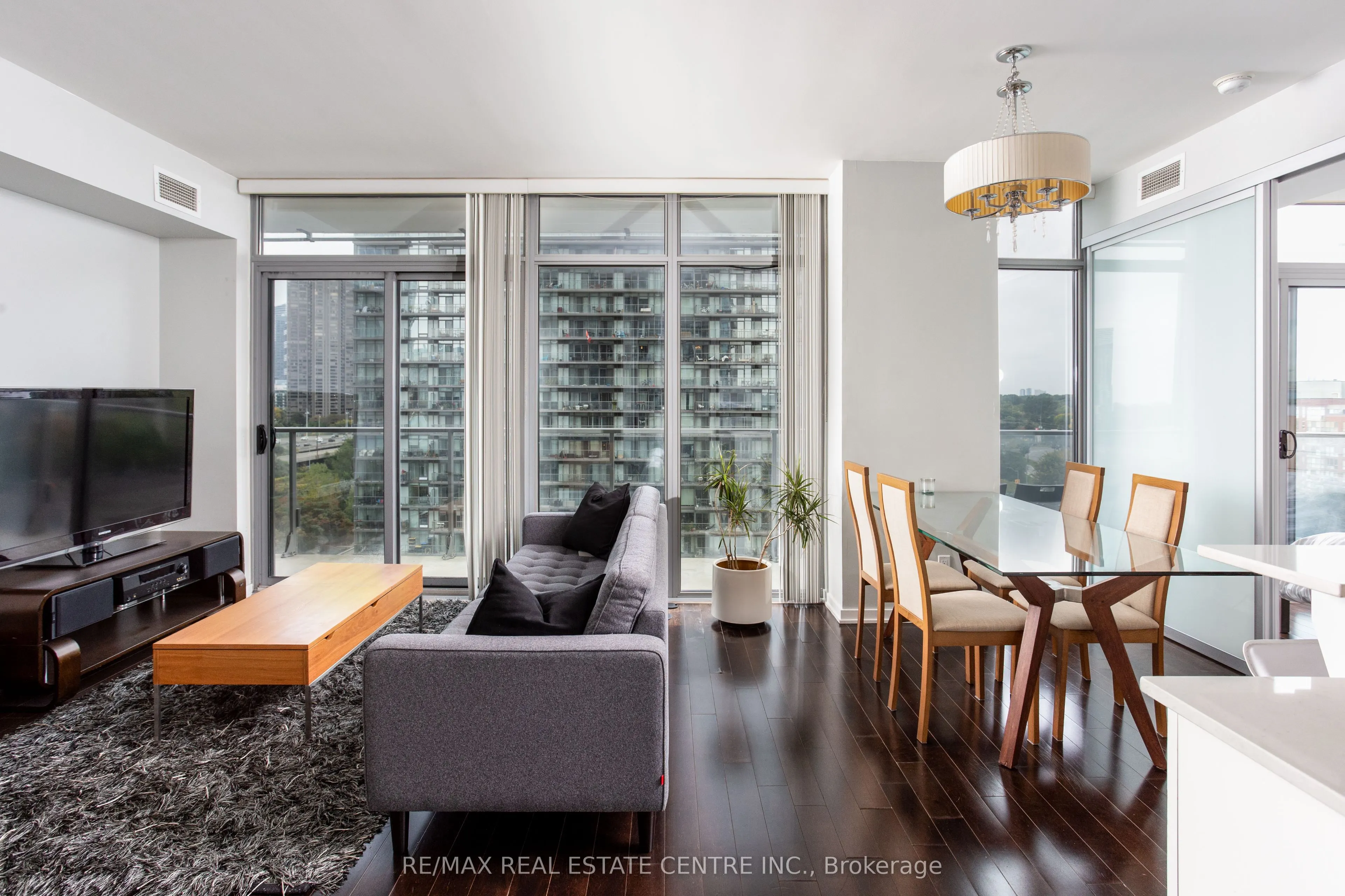 103 The Queensway #912