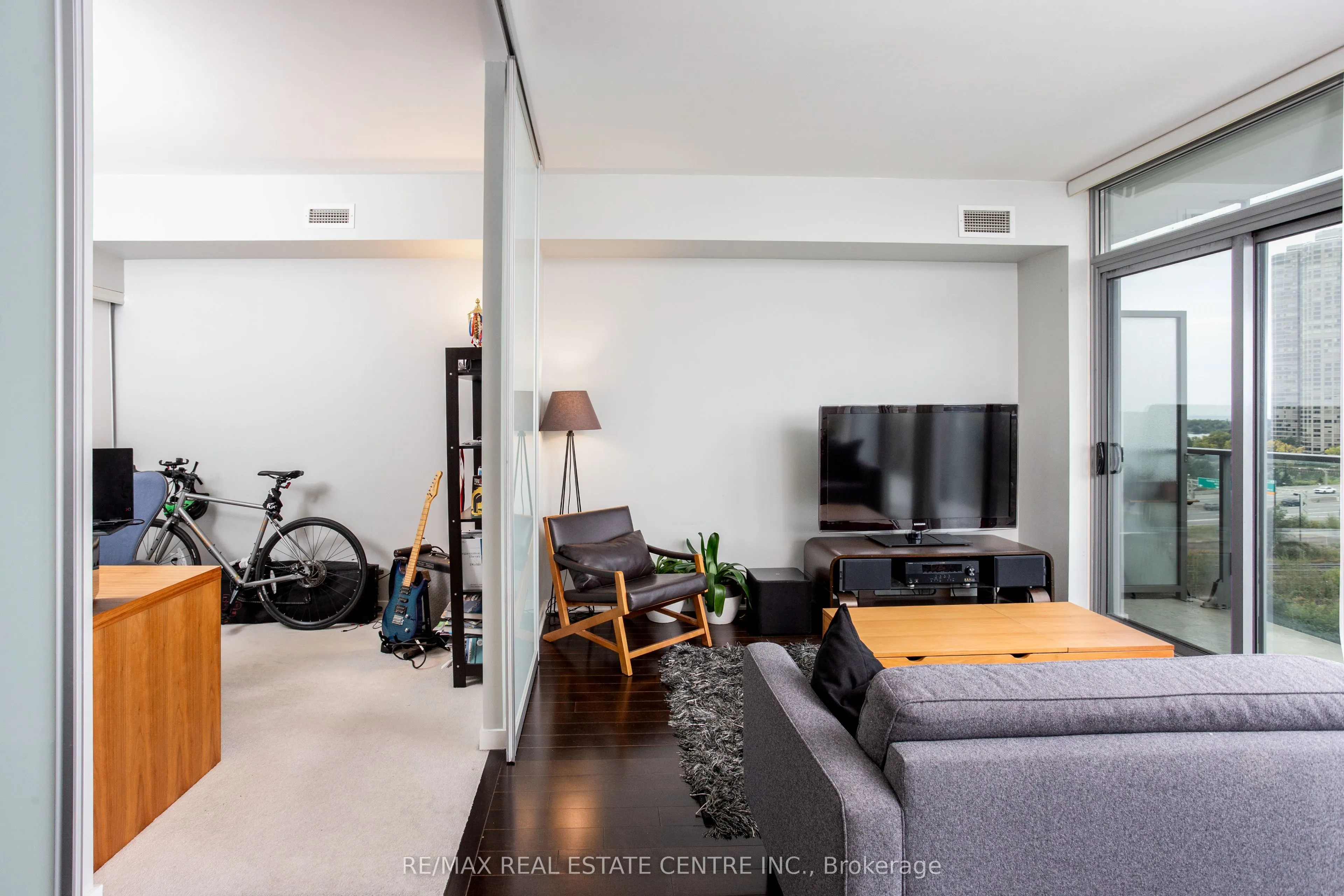 103 The Queensway #912