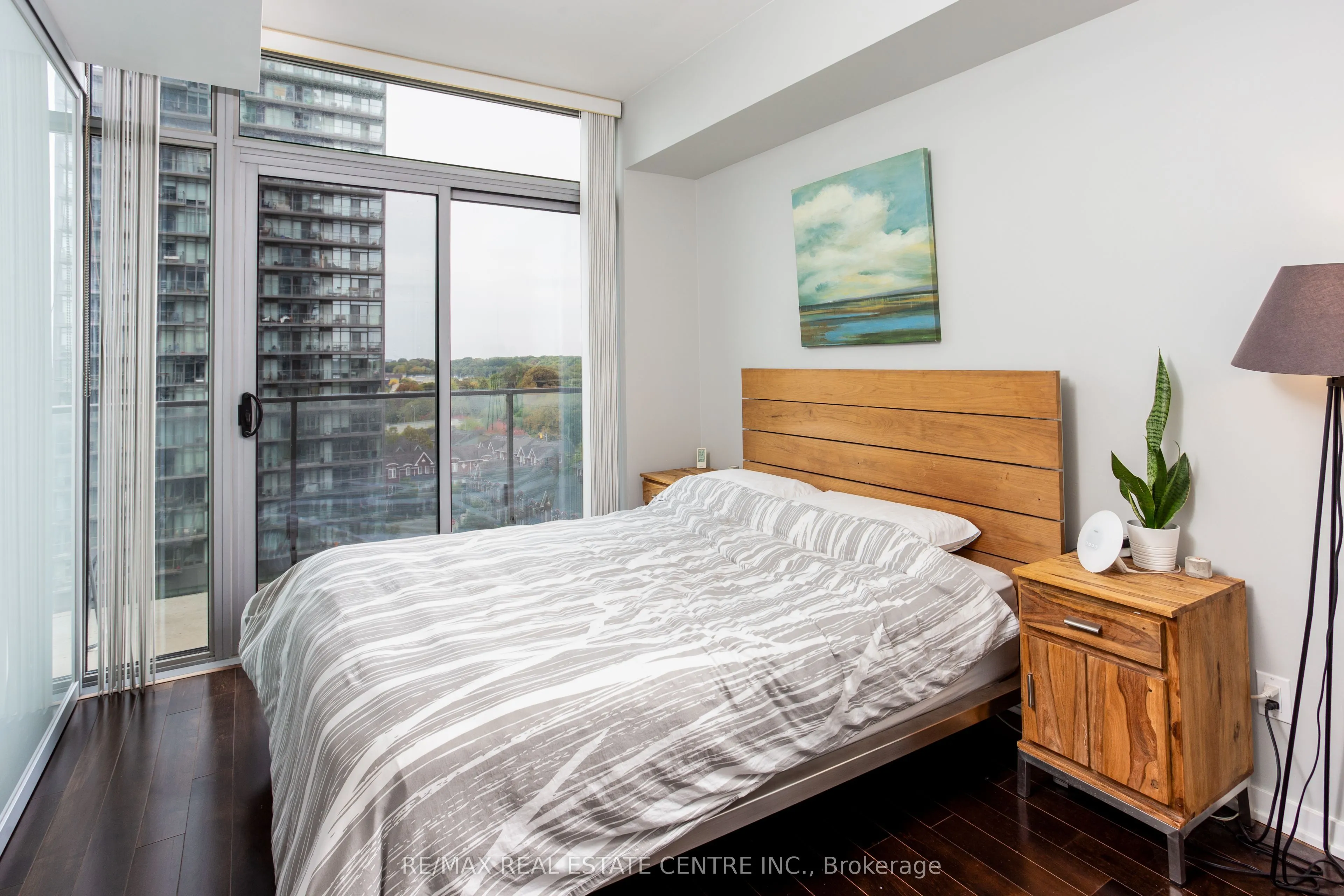 103 The Queensway #912