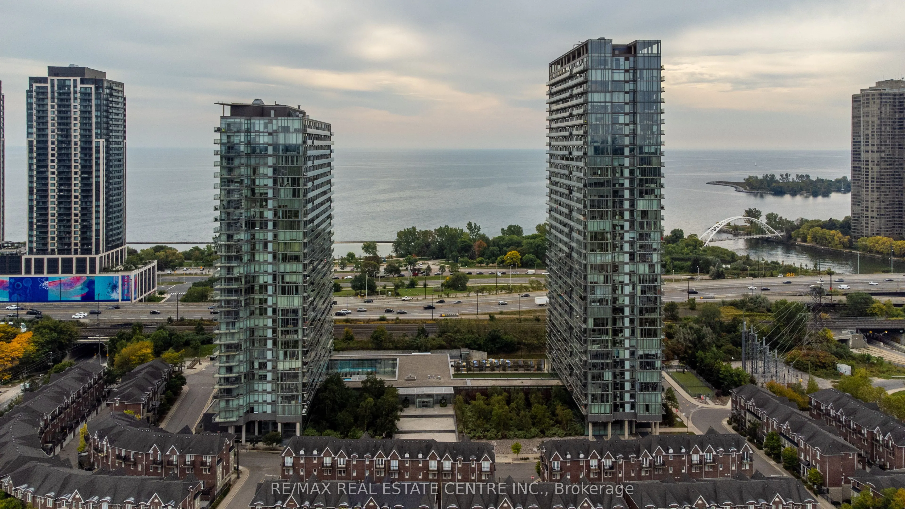 103 The Queensway #912