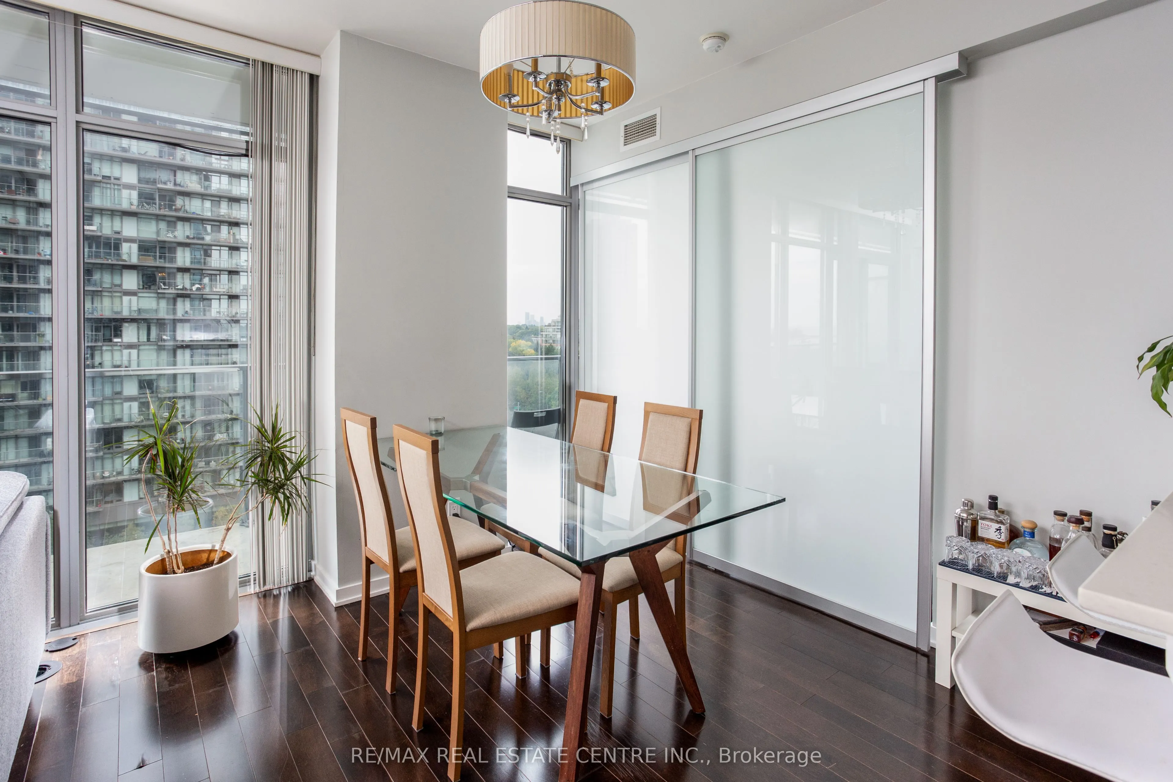 103 The Queensway #912