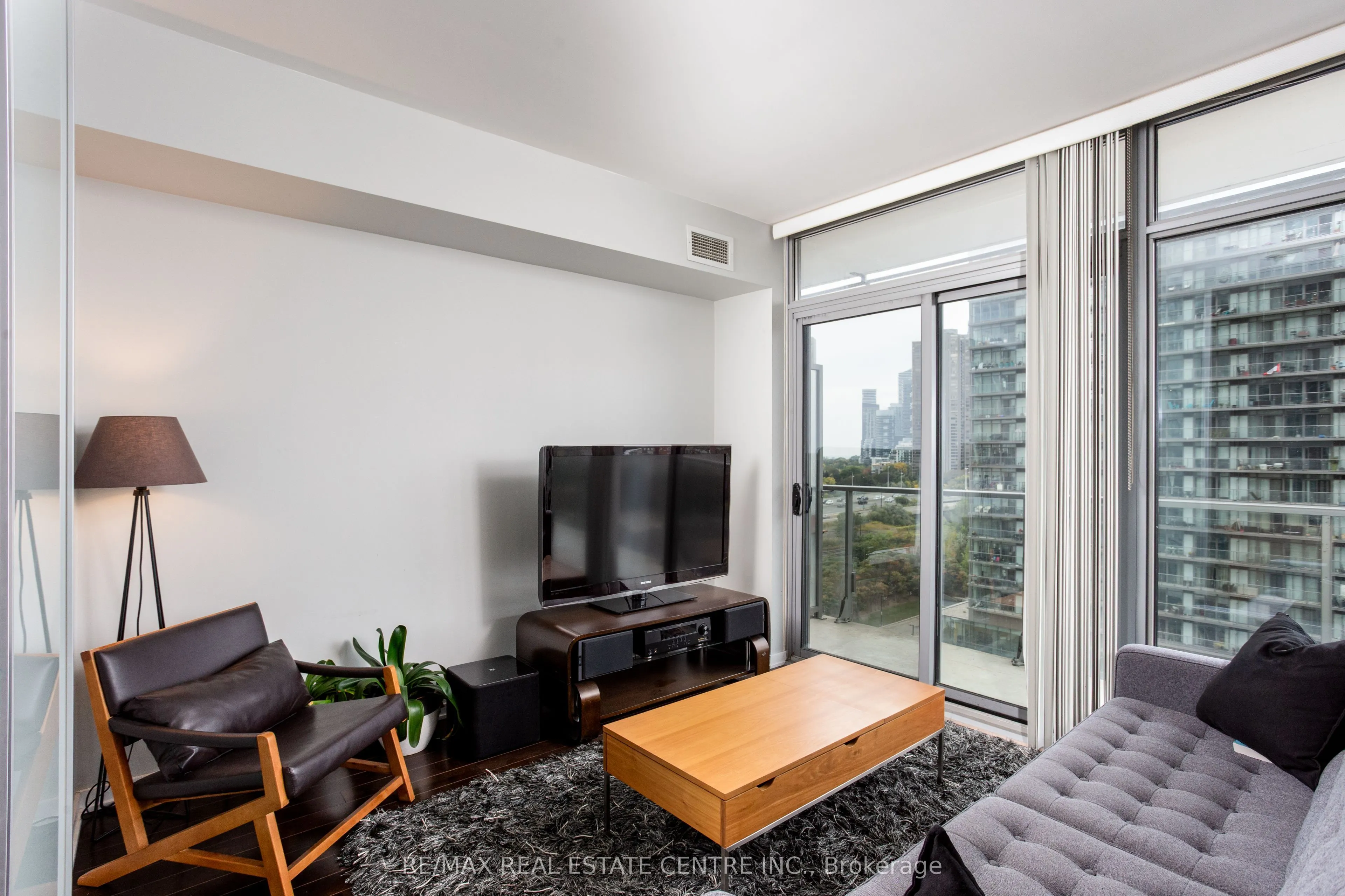 103 The Queensway #912
