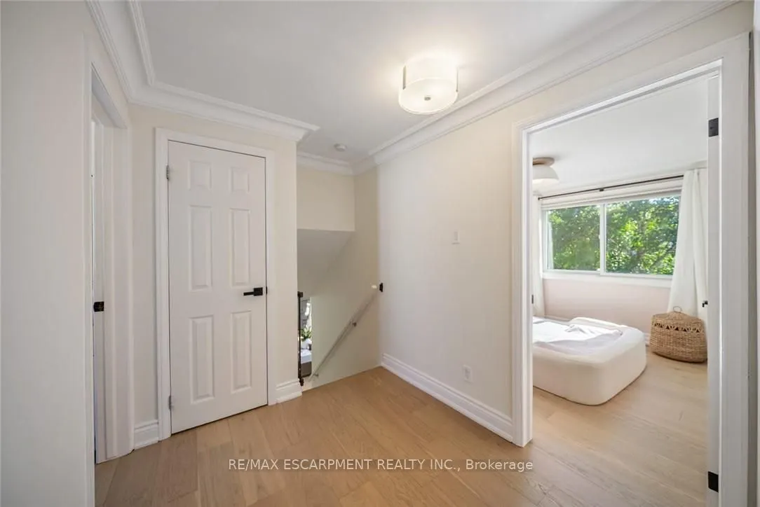 134 Fairwood Place W