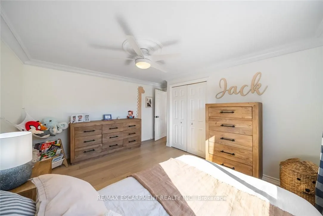134 Fairwood Place W