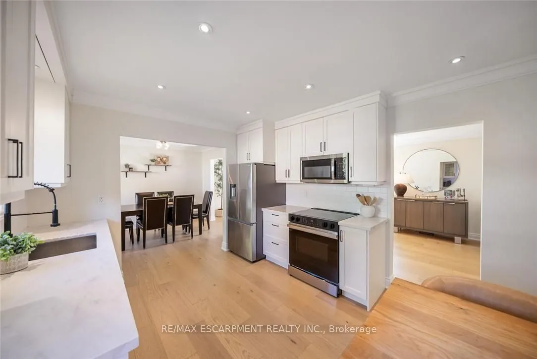 134 Fairwood Place W