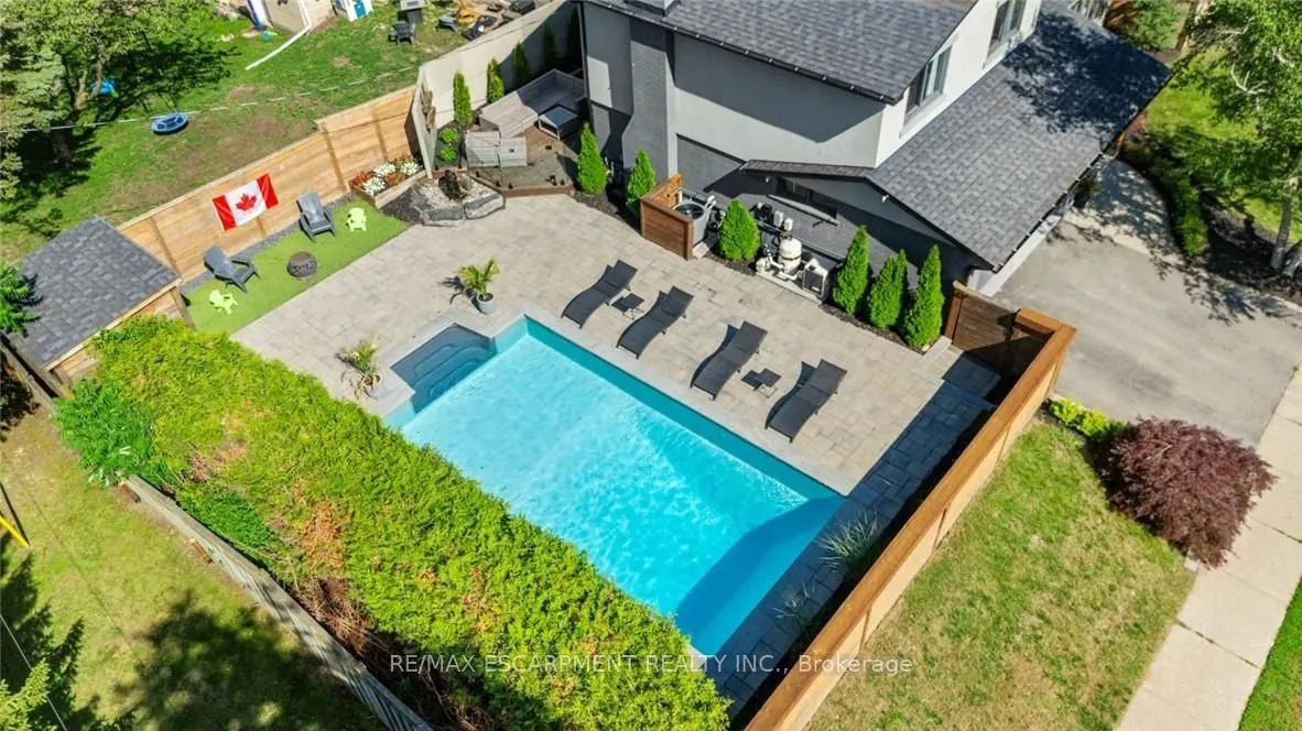 134 Fairwood Place W