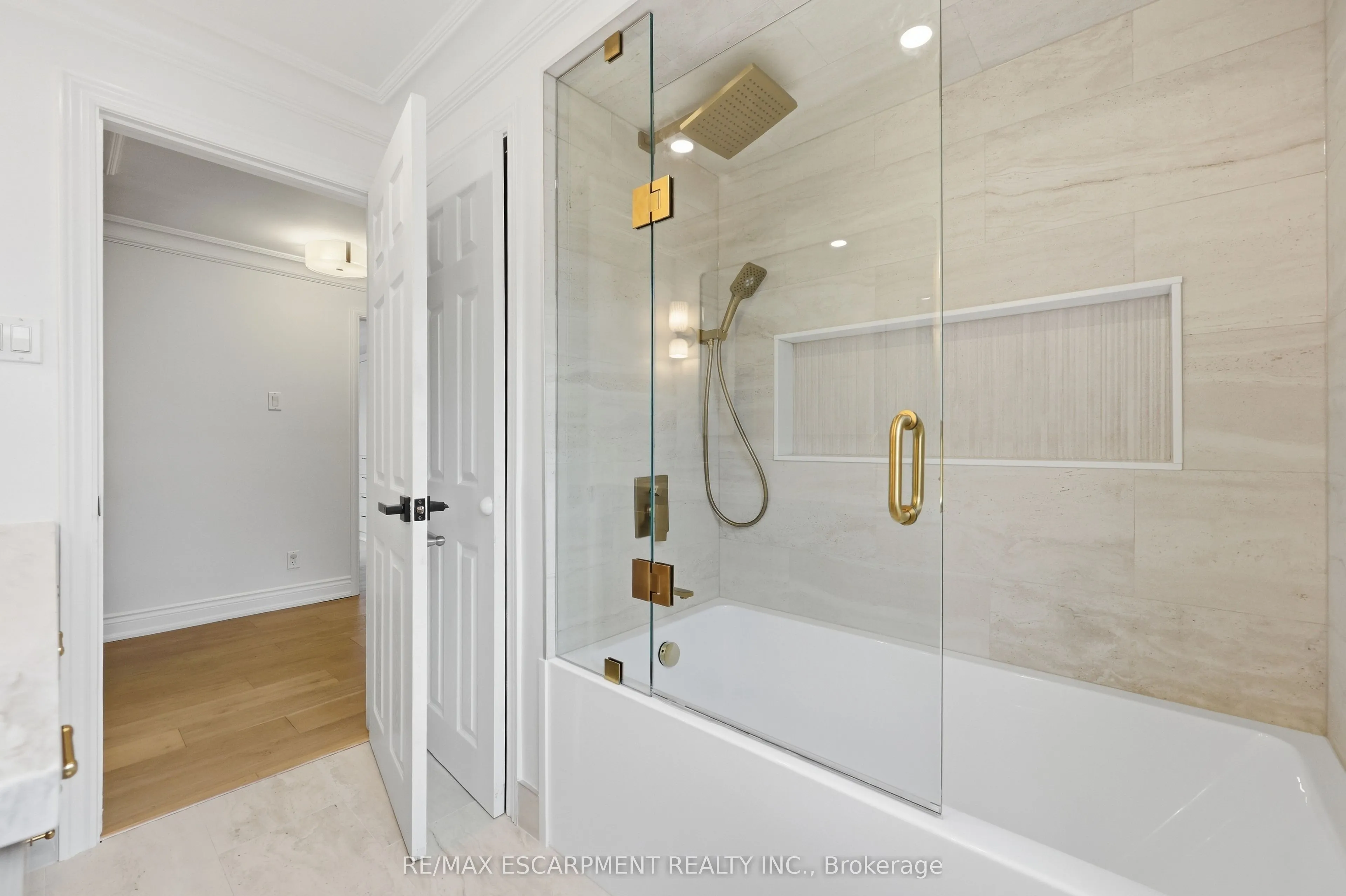 134 Fairwood Place W