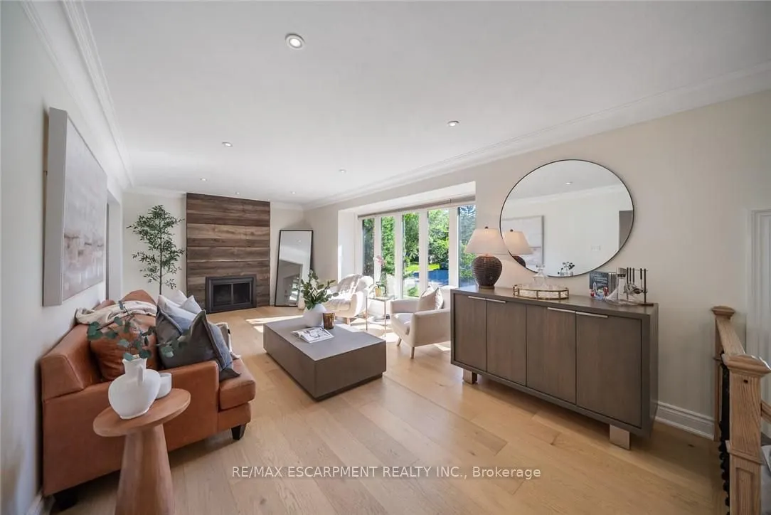 134 Fairwood Place W