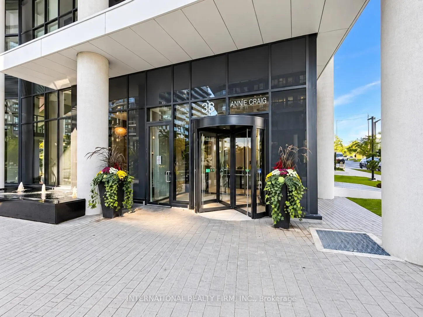 38 Annie Craig Drive #2210