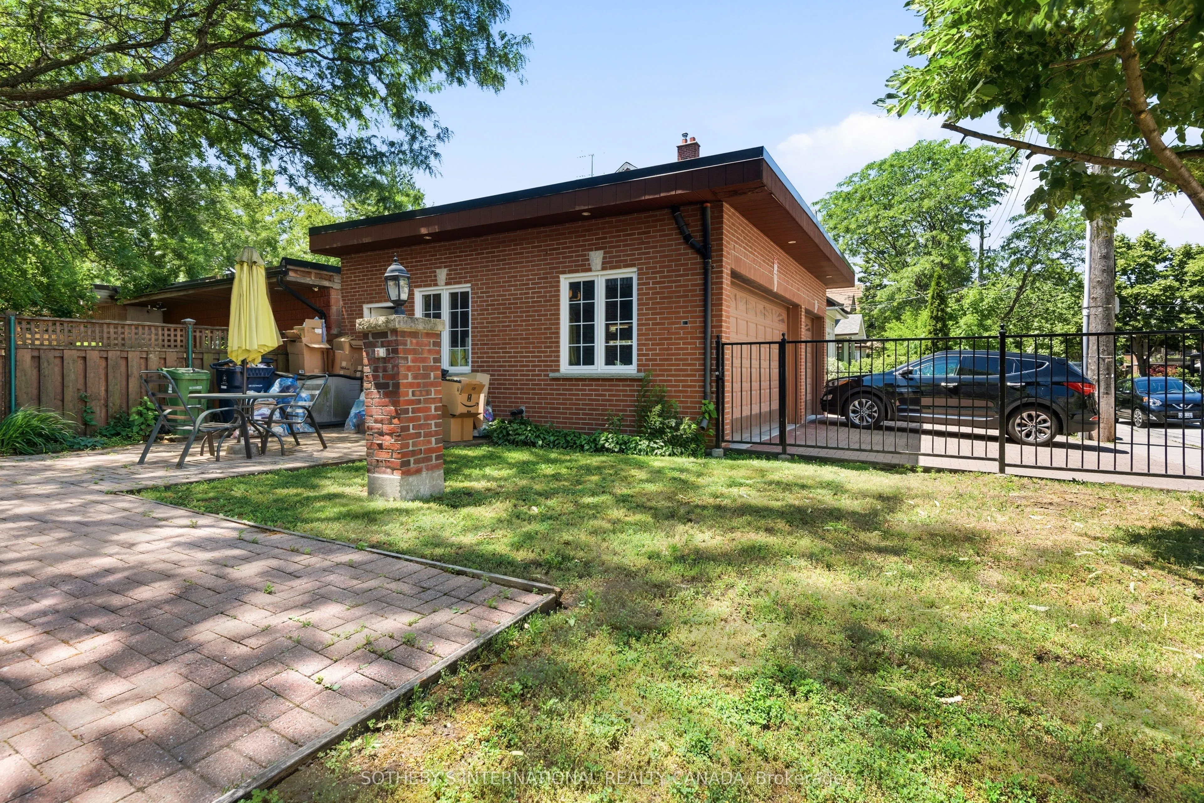 376 Sunnyside Avenue