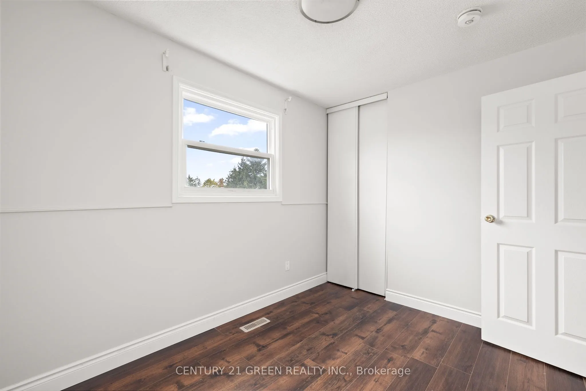 15 Lady Stewart Boulevard