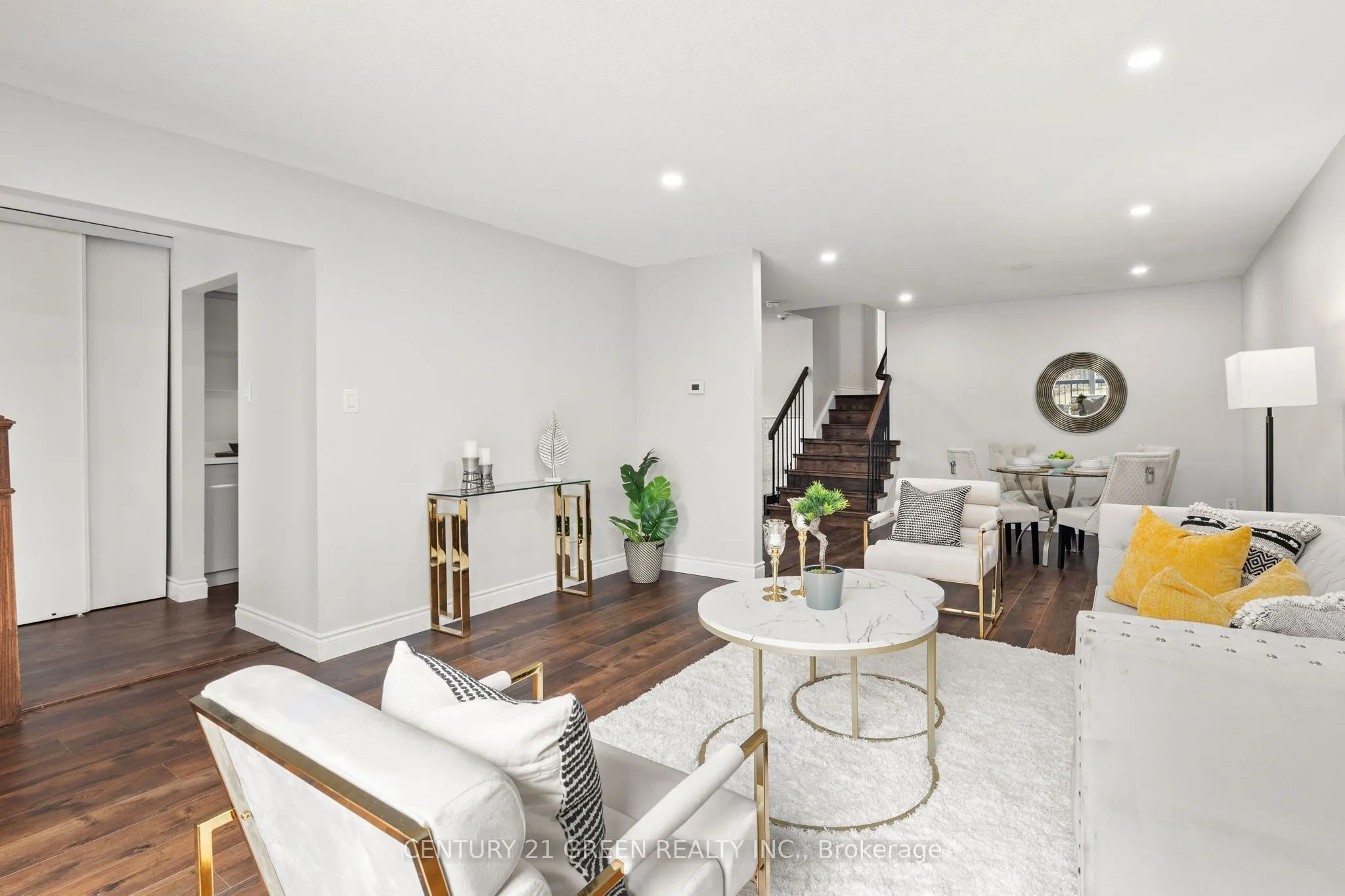 15 Lady Stewart Boulevard