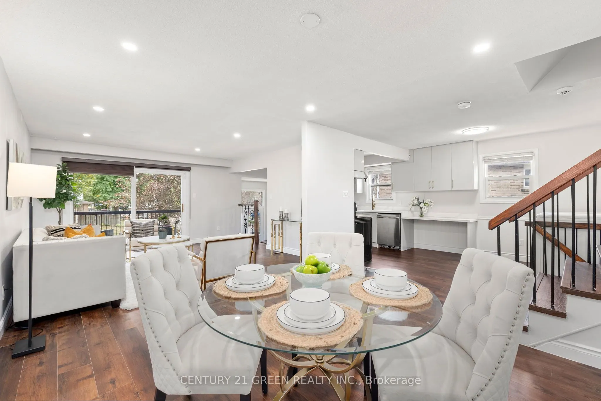 15 Lady Stewart Boulevard