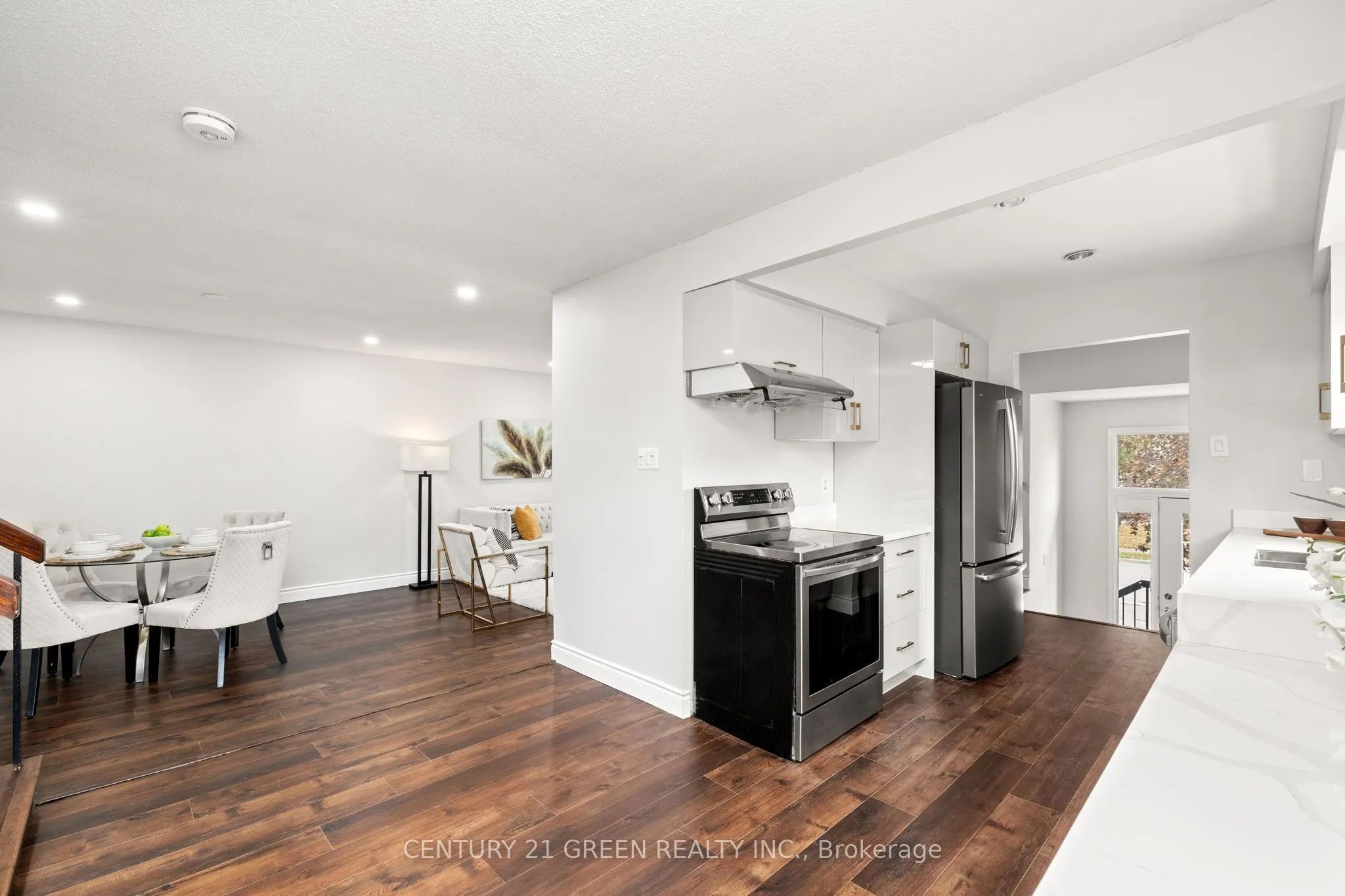 15 Lady Stewart Boulevard