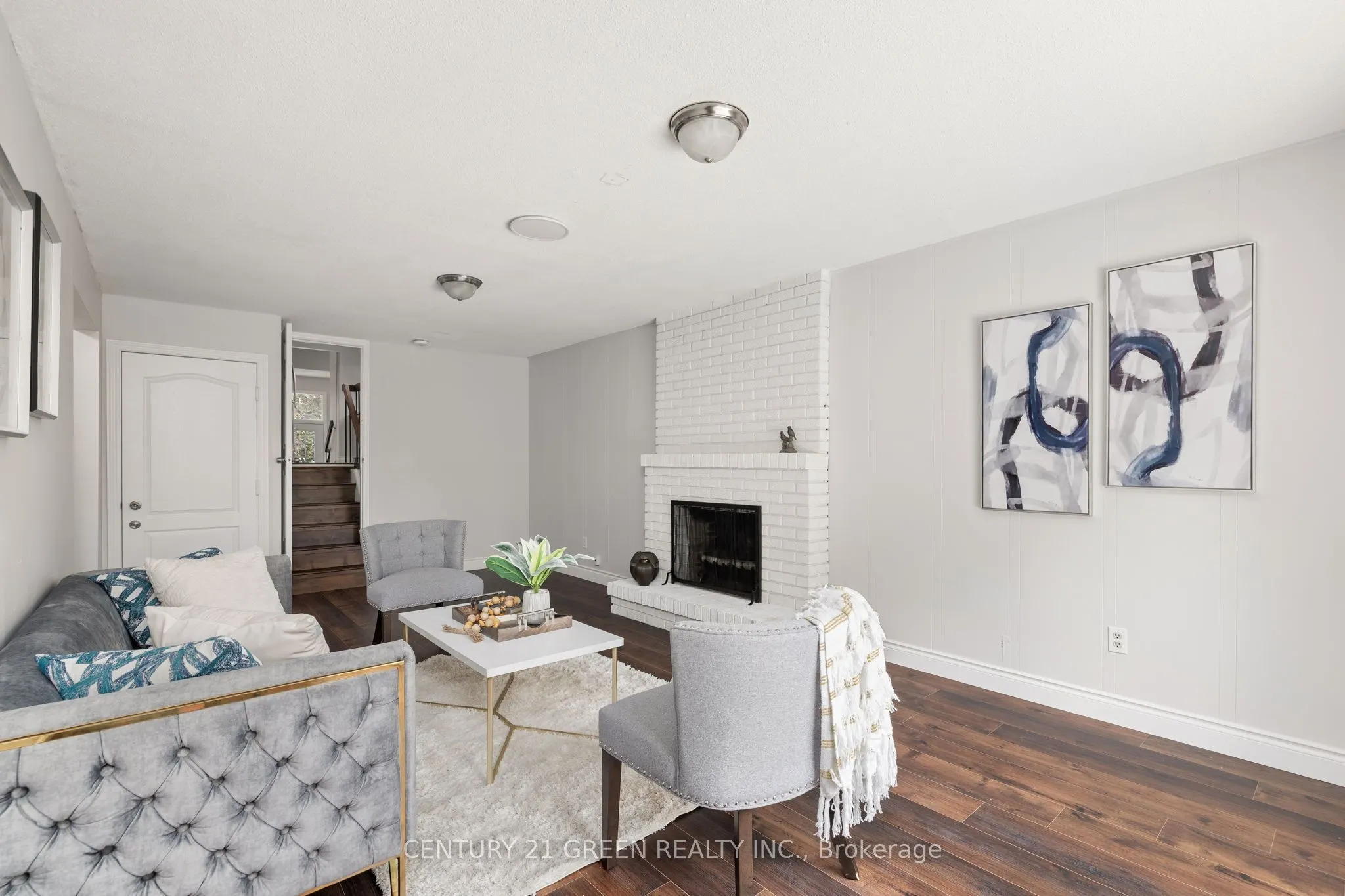 15 Lady Stewart Boulevard