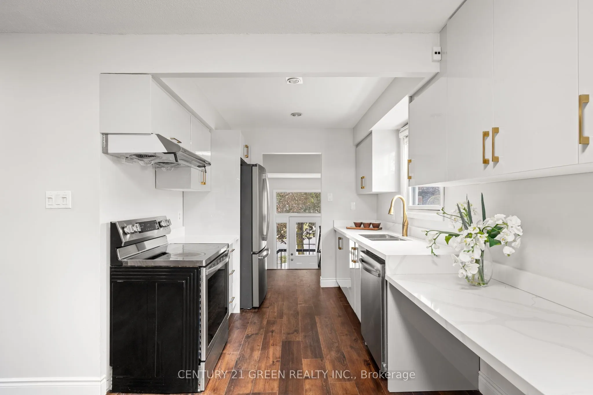 15 Lady Stewart Boulevard