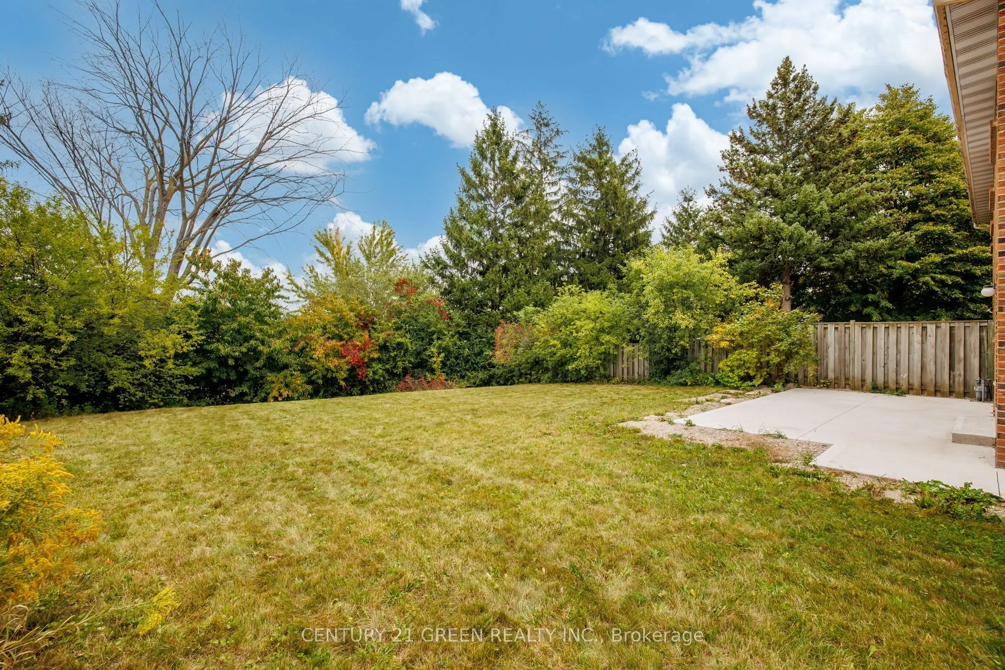 15 Lady Stewart Boulevard