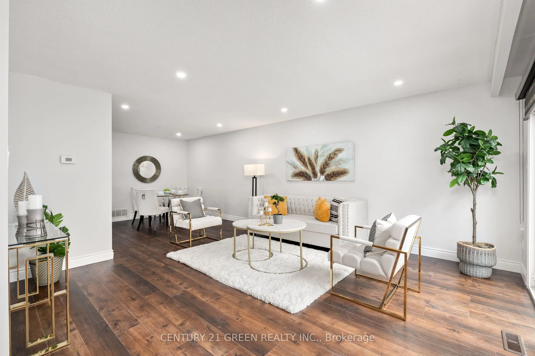 15 Lady Stewart Boulevard