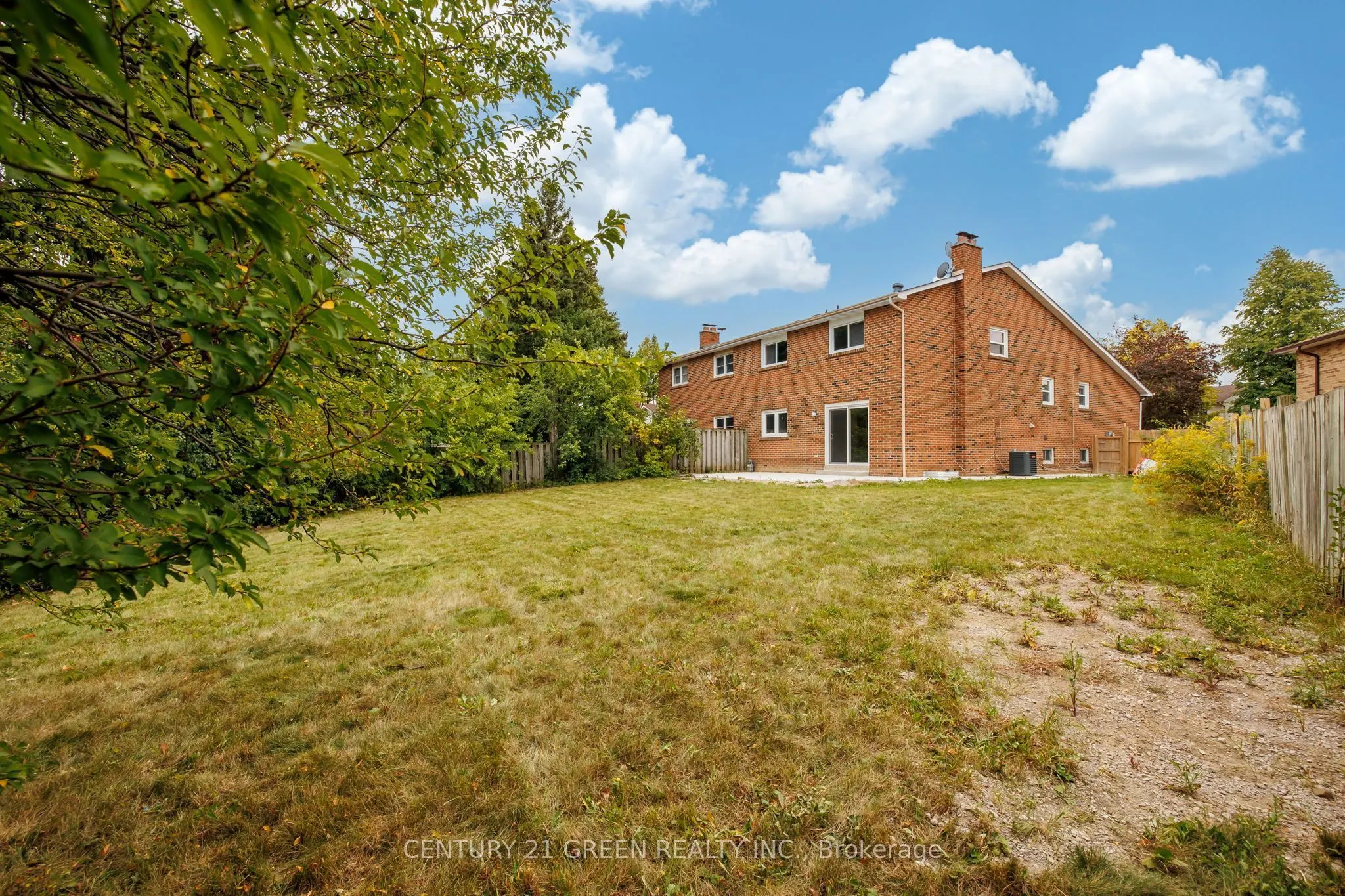 15 Lady Stewart Boulevard
