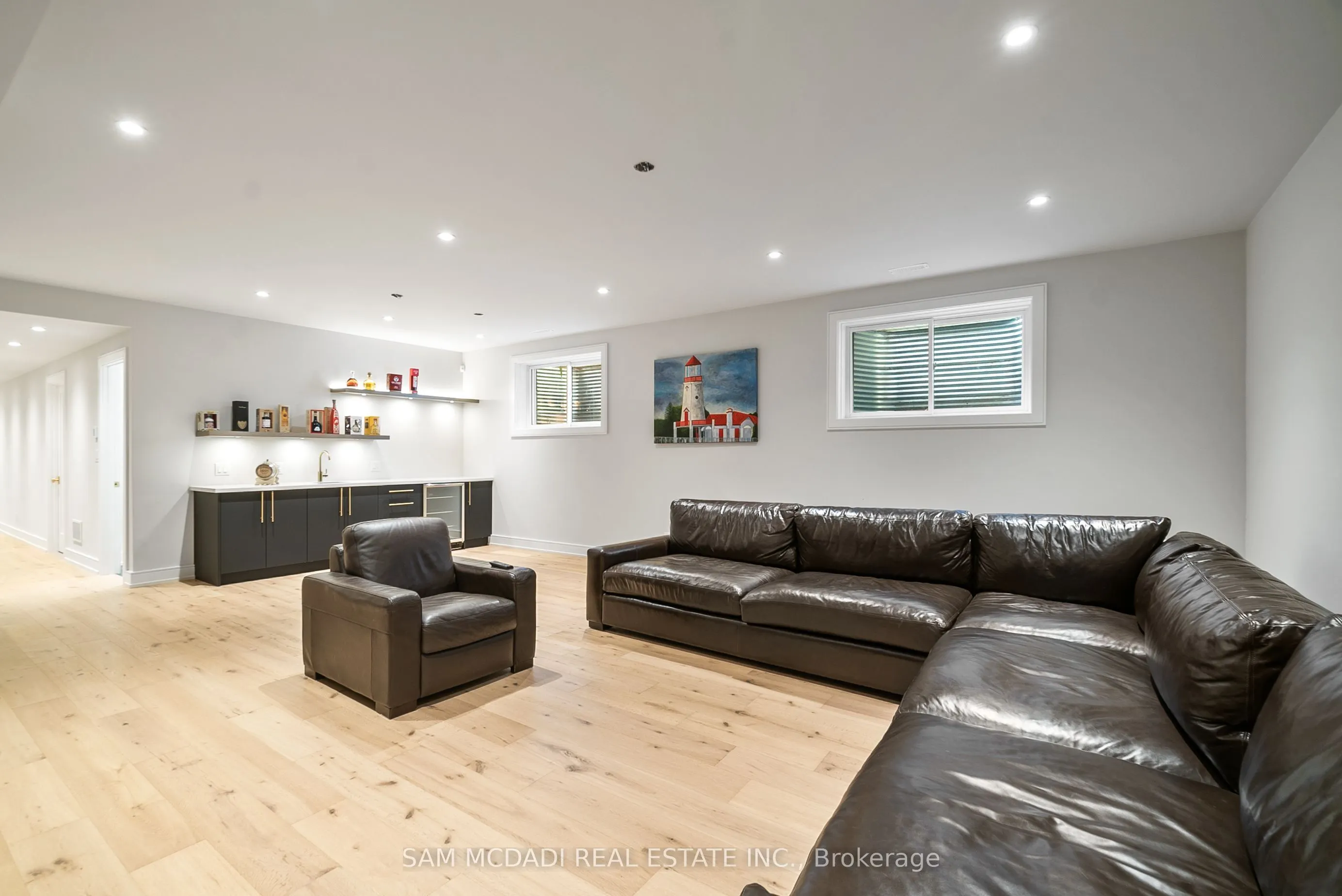 39 Oakwood Avenue N
