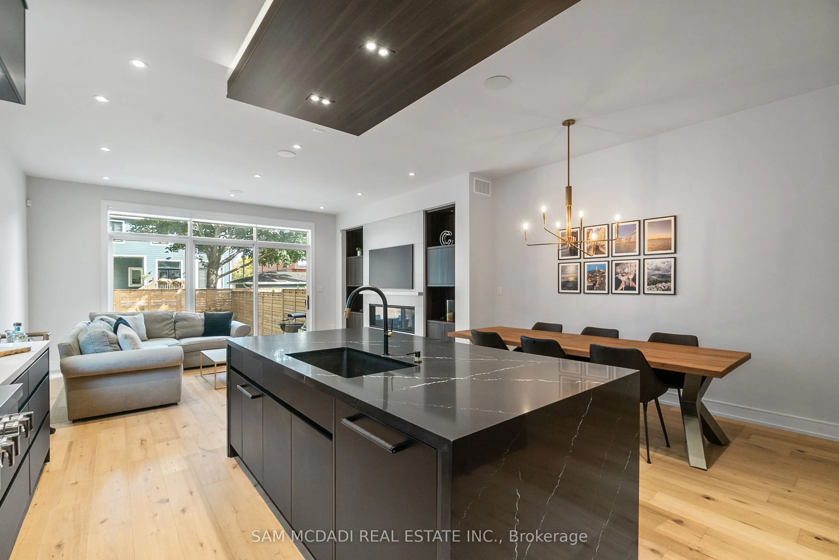 39 Oakwood Avenue N