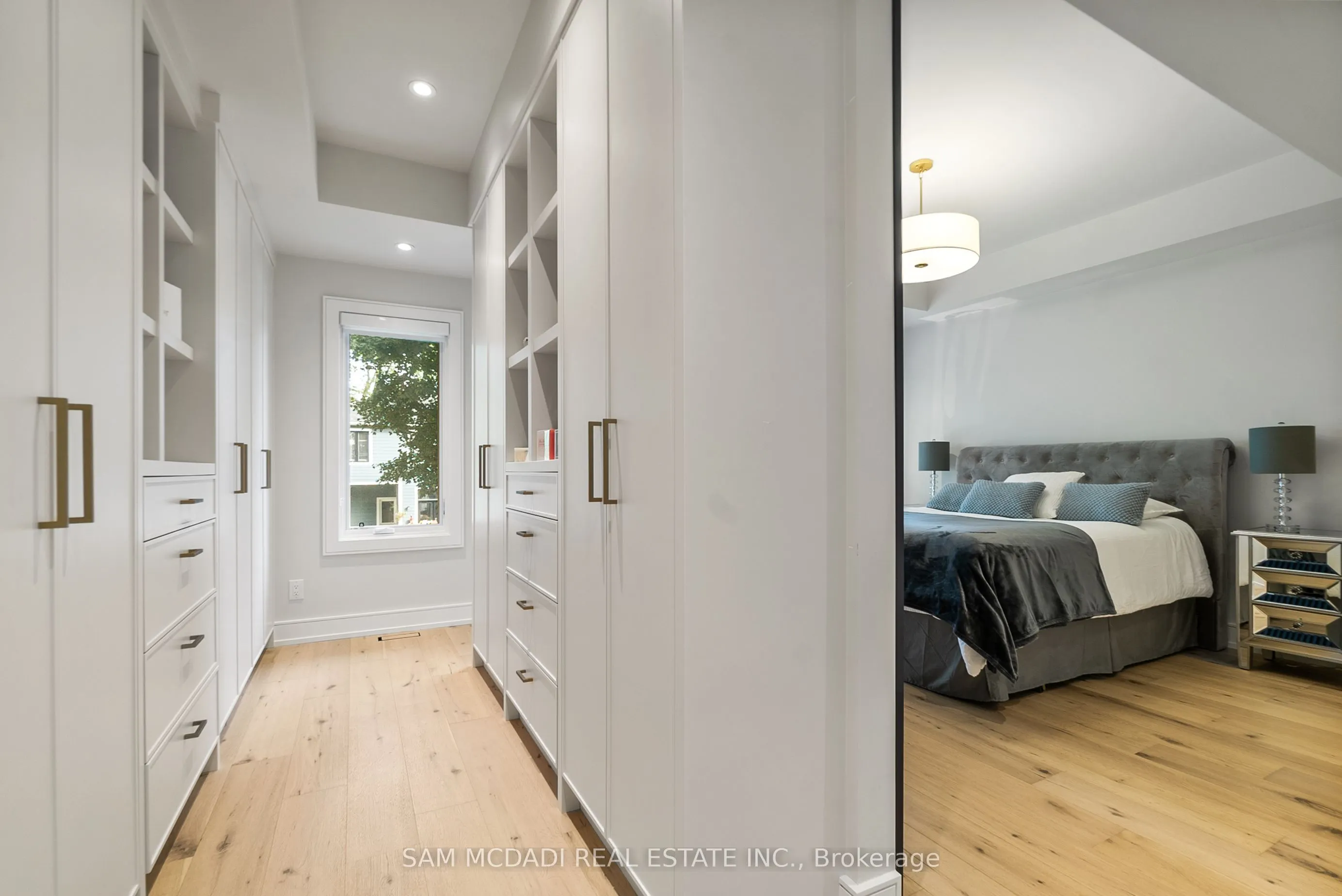 39 Oakwood Avenue N