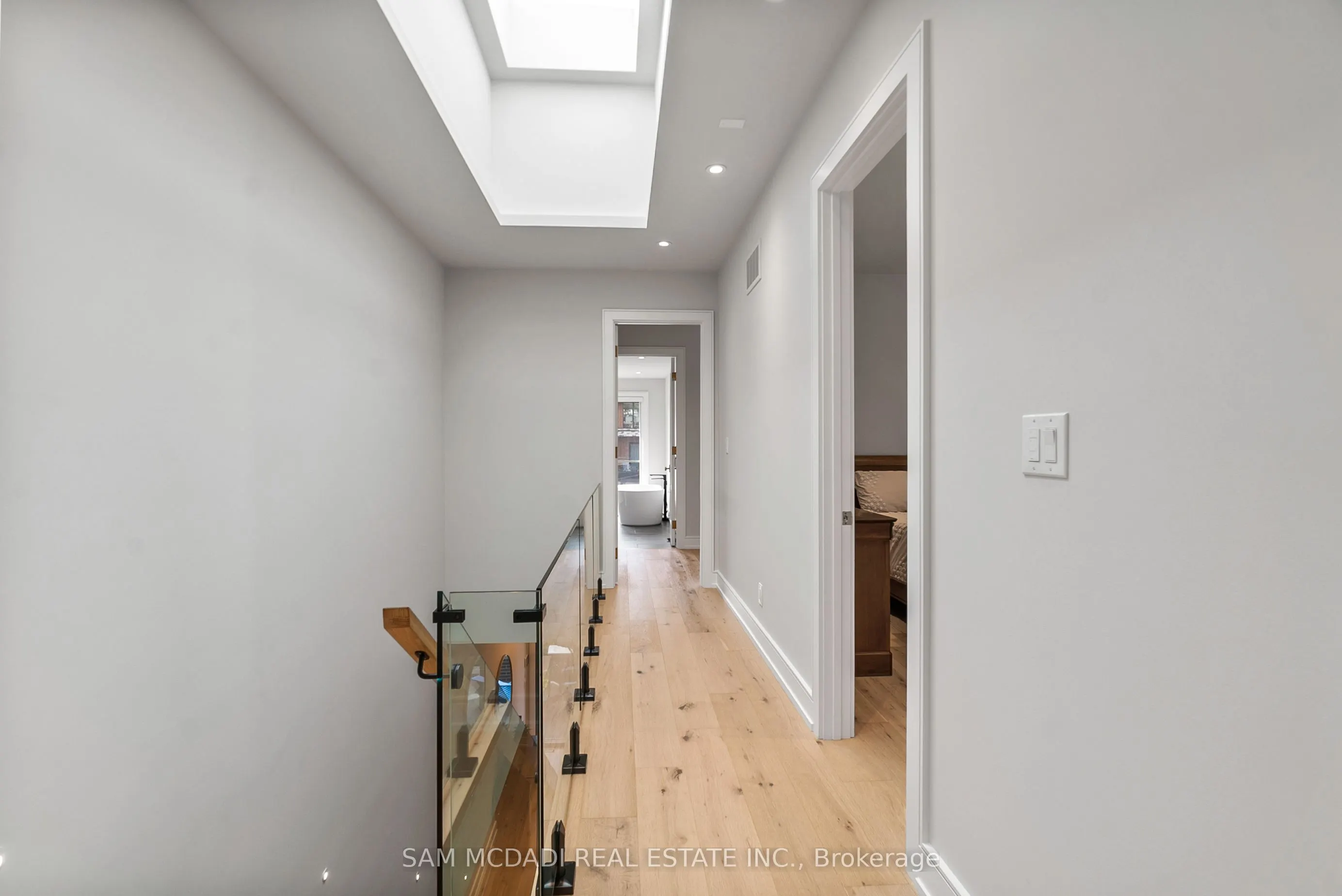 39 Oakwood Avenue N