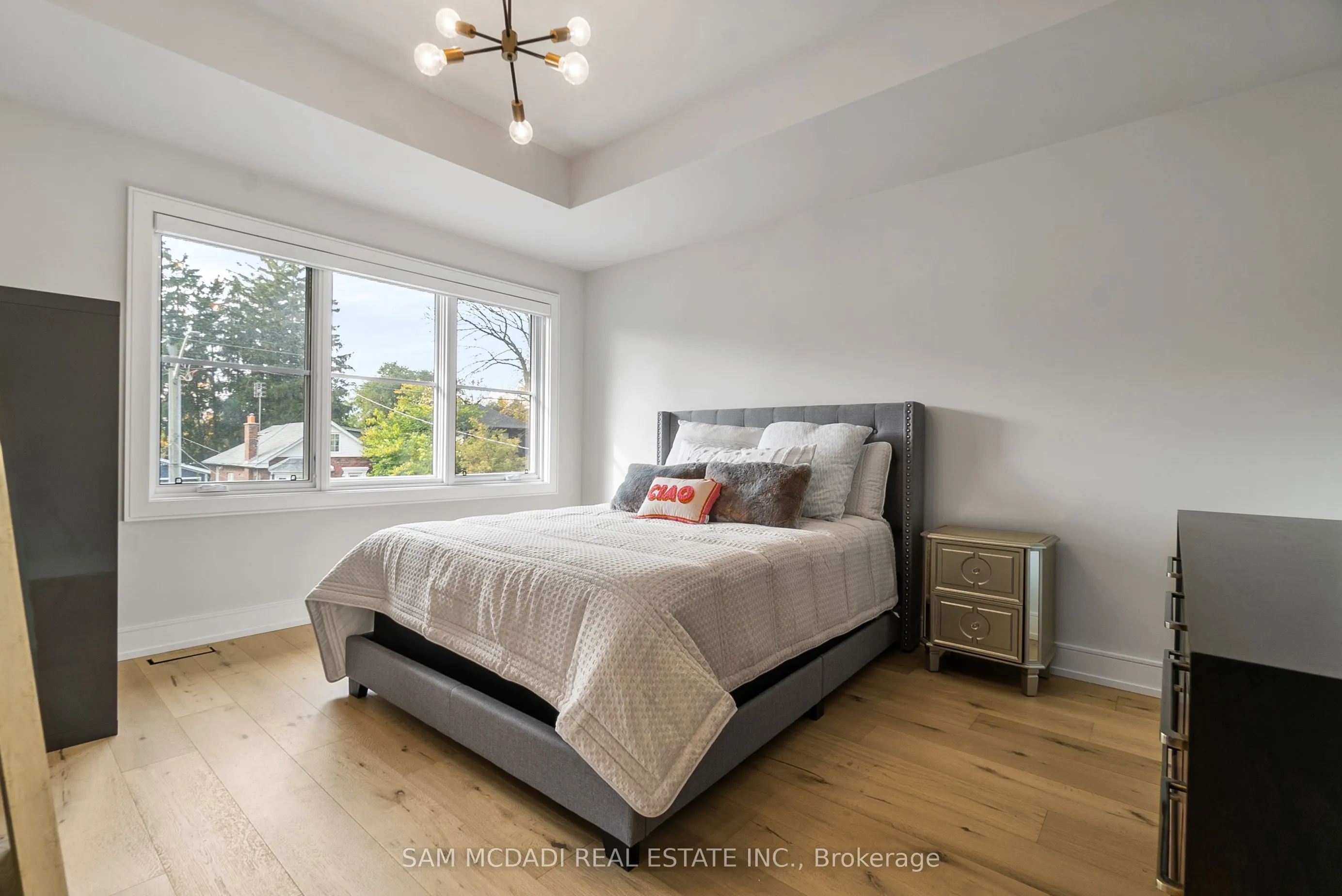 39 Oakwood Avenue N