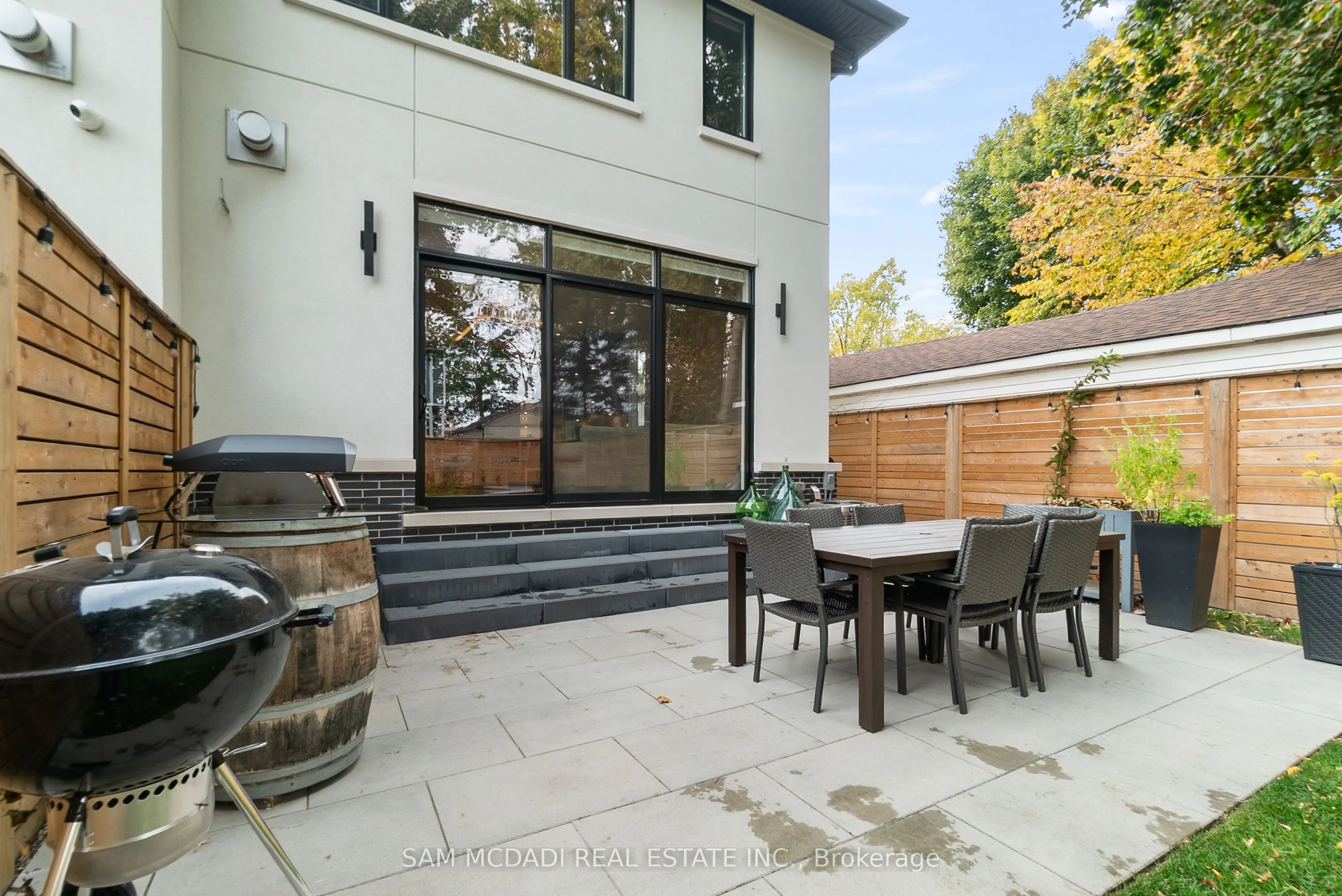 39 Oakwood Avenue N