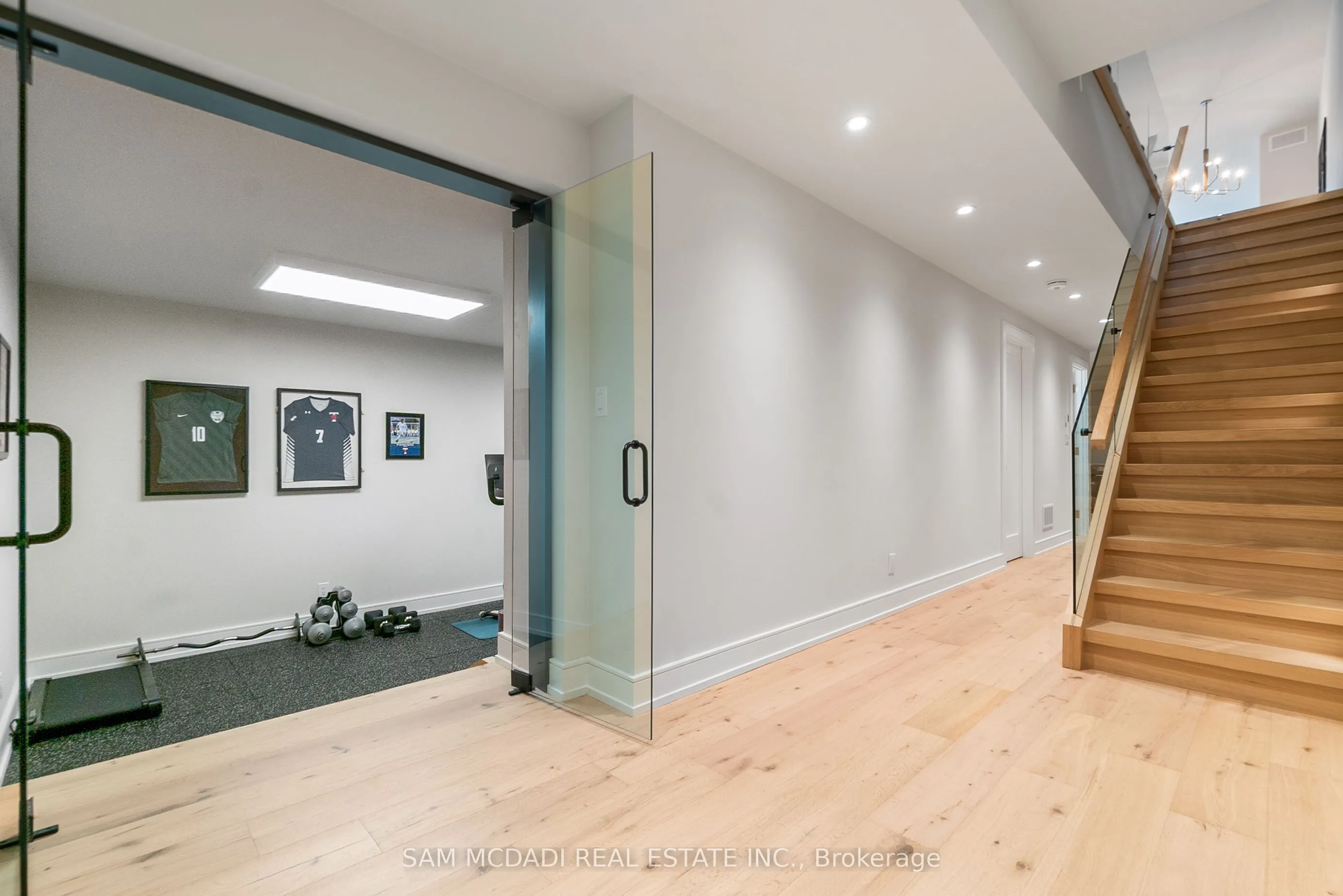 39 Oakwood Avenue N