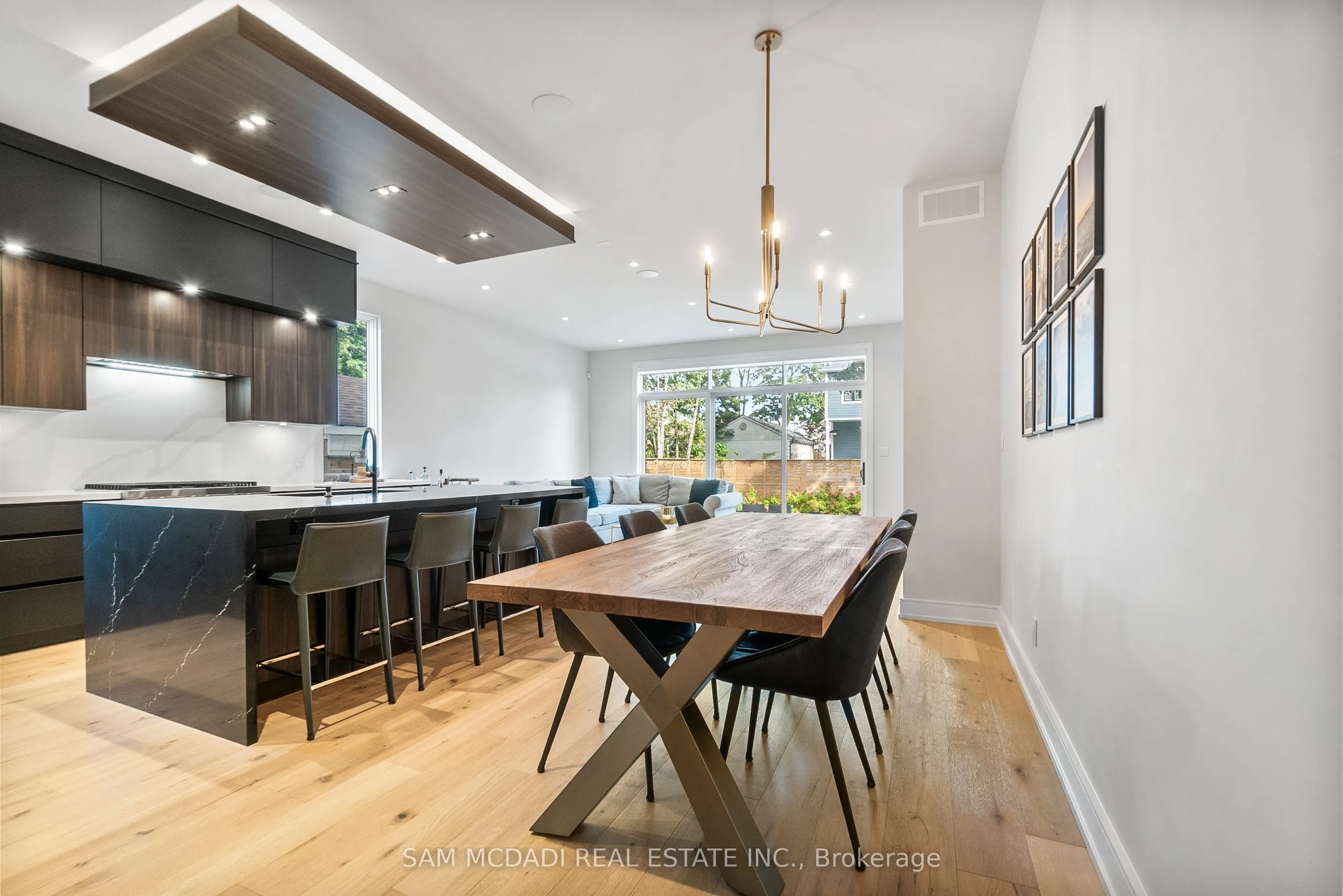 39 Oakwood Avenue N