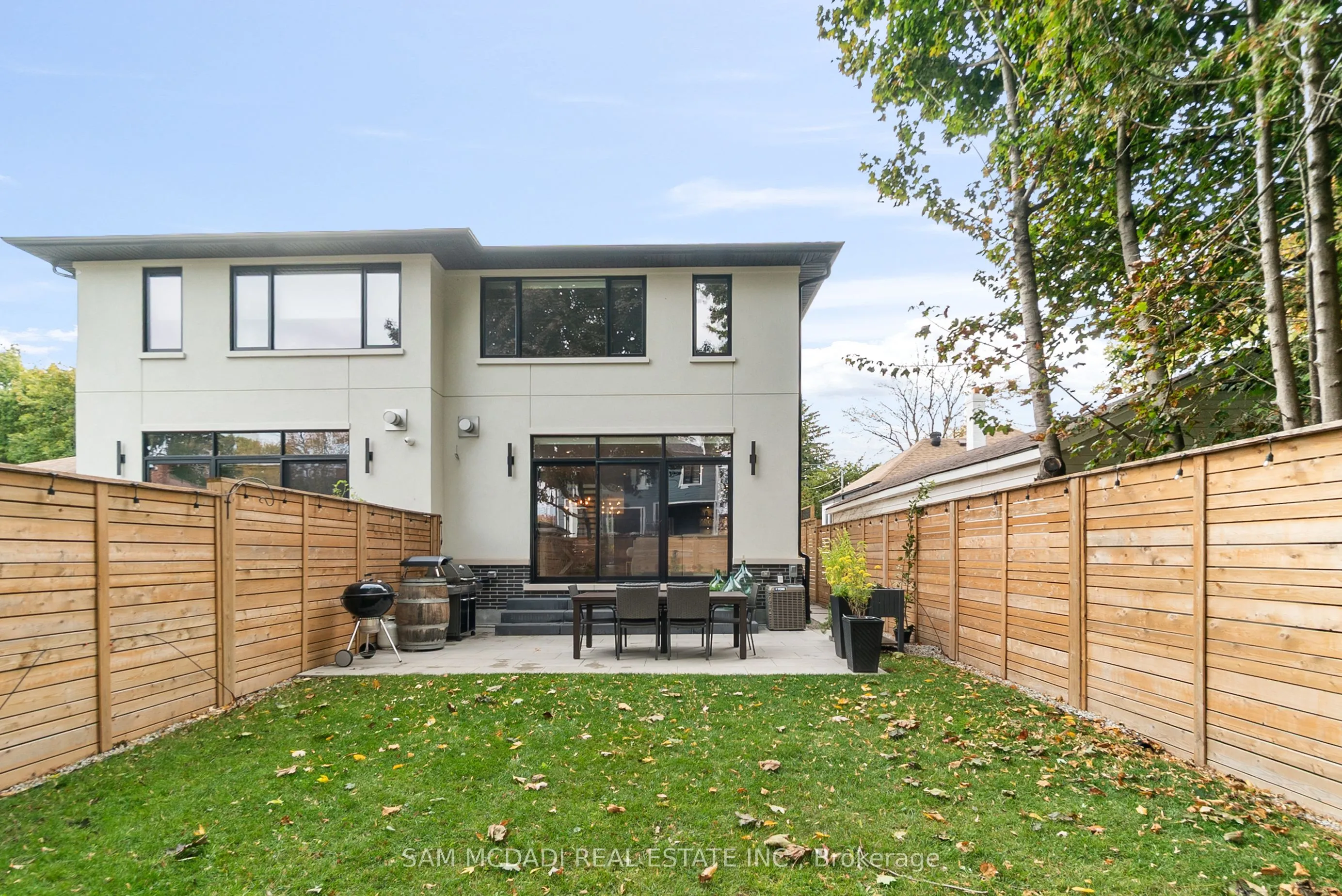 39 Oakwood Avenue N