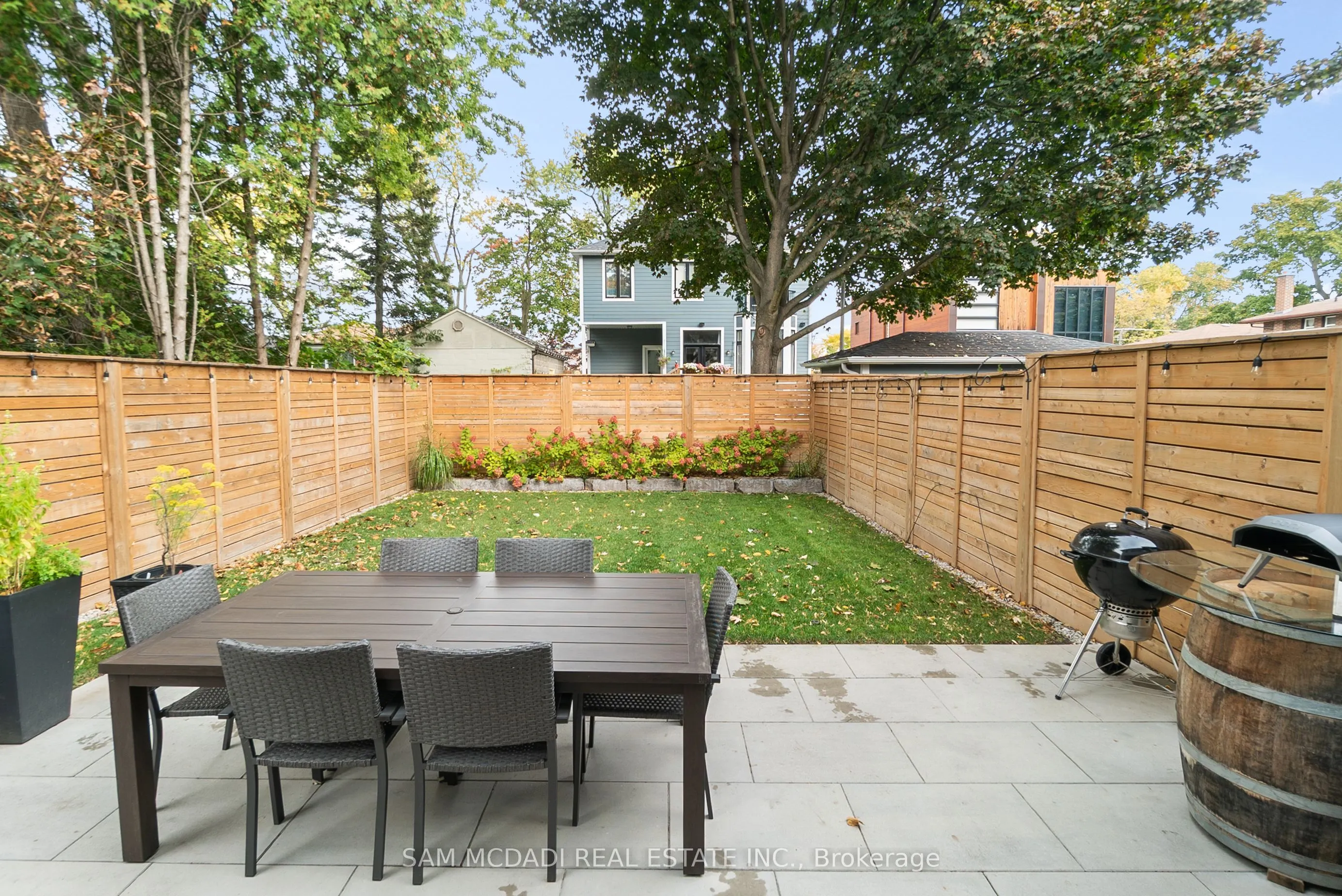 39 Oakwood Avenue N