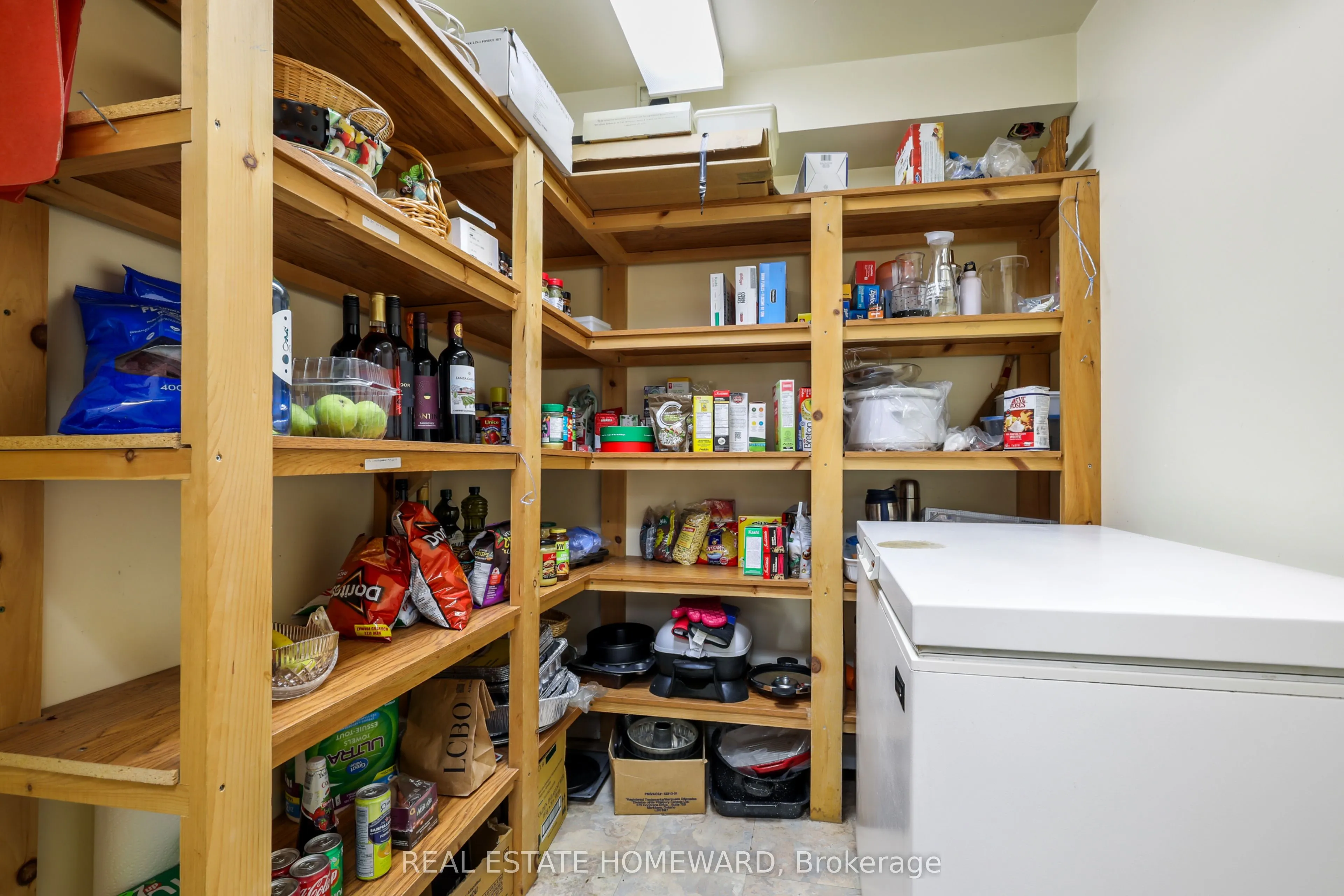 6399 Colebrook Crescent