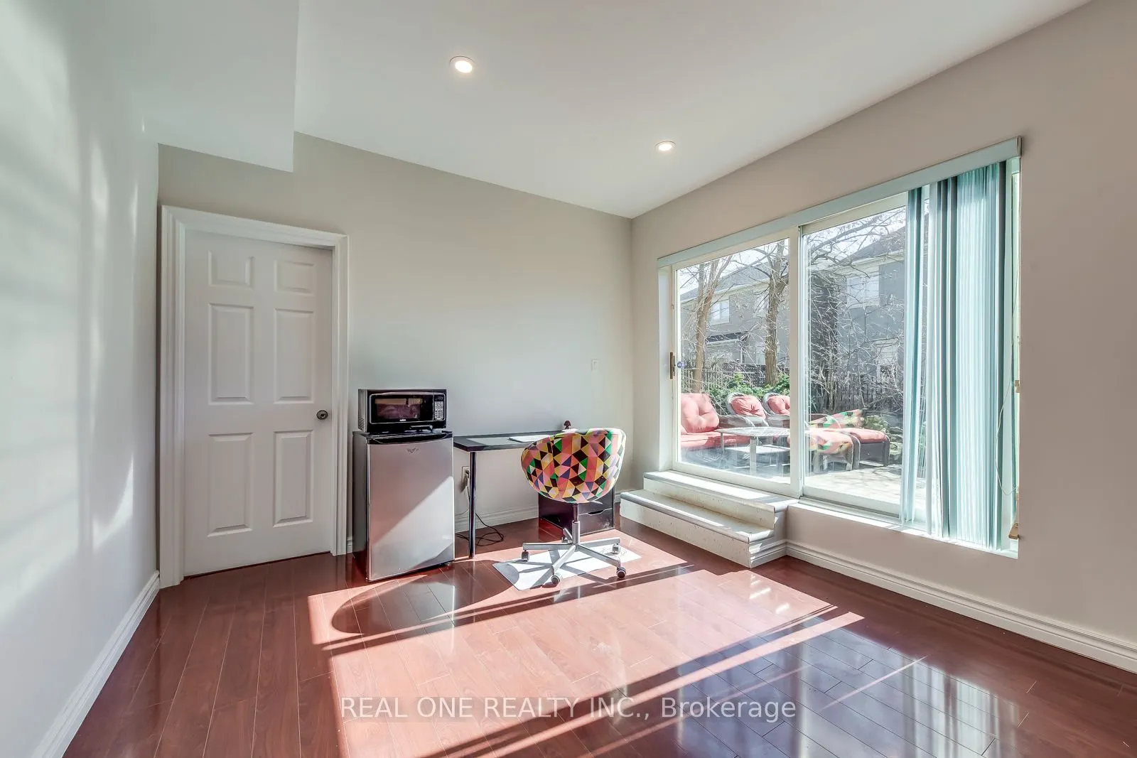 1426 Redwing Court