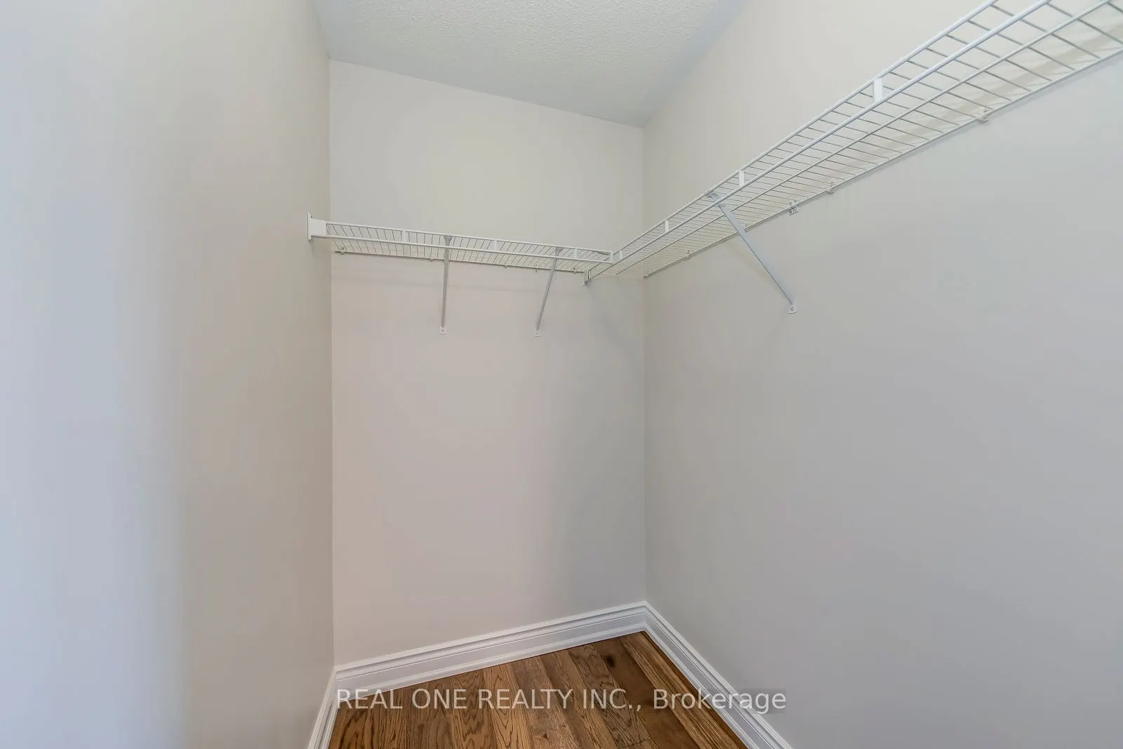 1426 Redwing Court