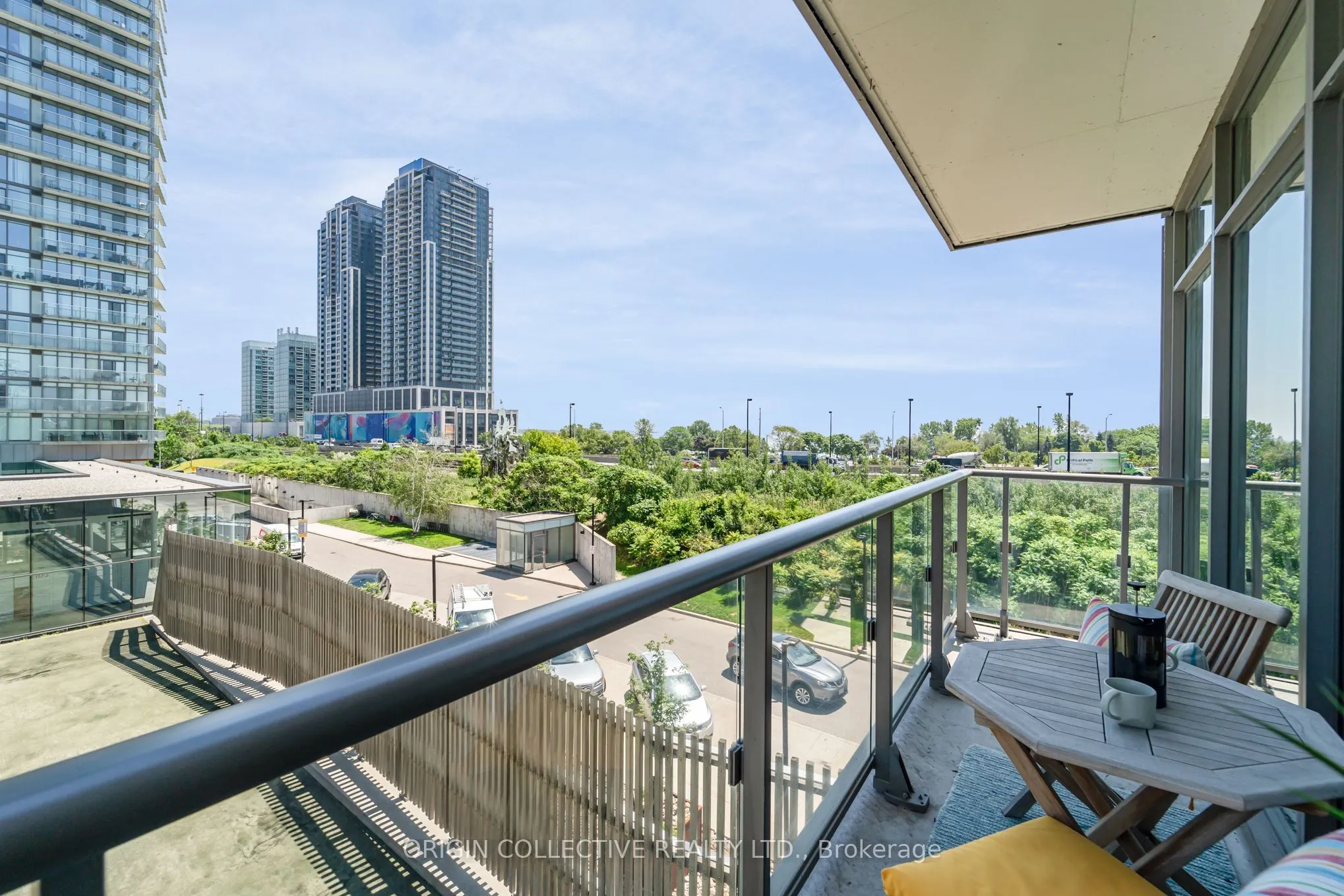 105 The Queensway Avenue #302